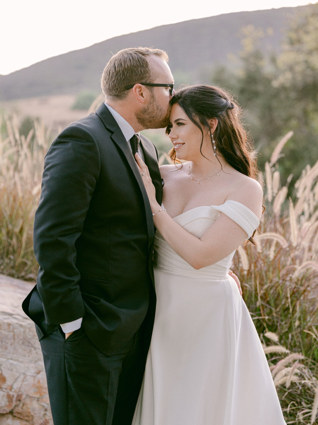 A breathtaking Destination Wedding, where Emily and Ross exchanged vows against the backdrop at the Twin Oaks Golf Resort captured with a timeless, editorial eye by Michael Asmussen, an internationally recognized destination wedding photographer specializing in luxury celebrations. Explore more of Michael’s work in Orange County, Palm Springs, Los Angeles, San Diego, Tokyo Japan, Las Vegas, Seoul and beyond.