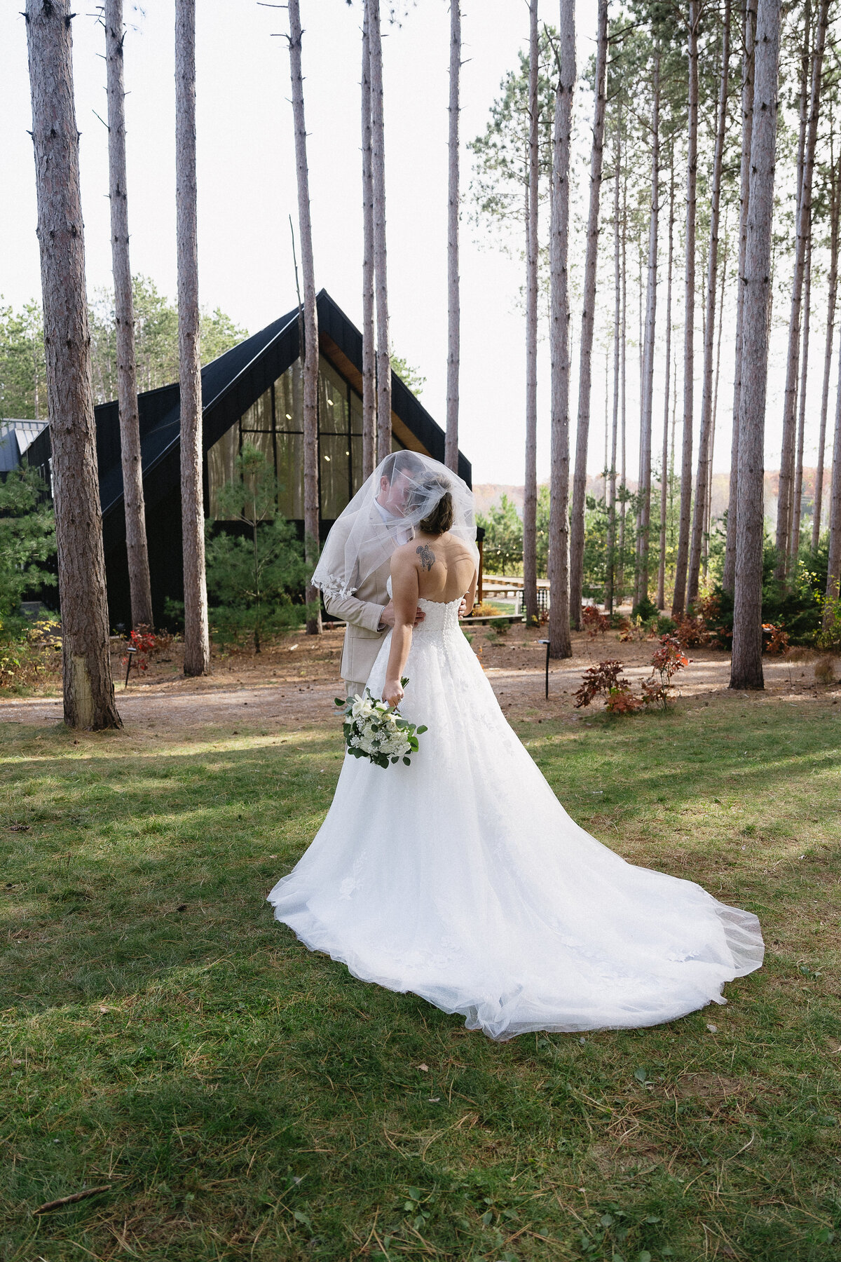 pinewood-weddings-and-events-cambridge-minnesota-documentary-true-to-tone-midwest-photographer