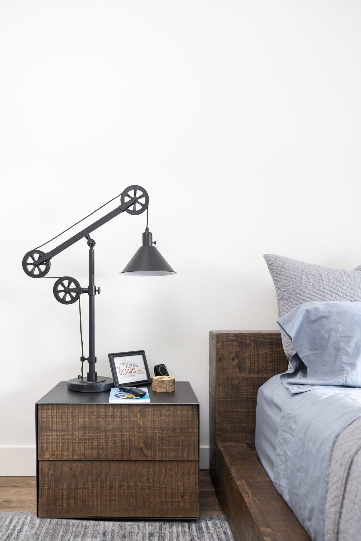dewine design orlando interior designer belle isle bedroom accent black lamp