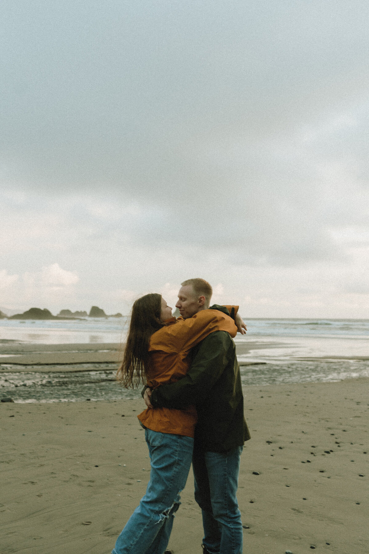 Oregon Coast Couples - lizarrietaphotography-41