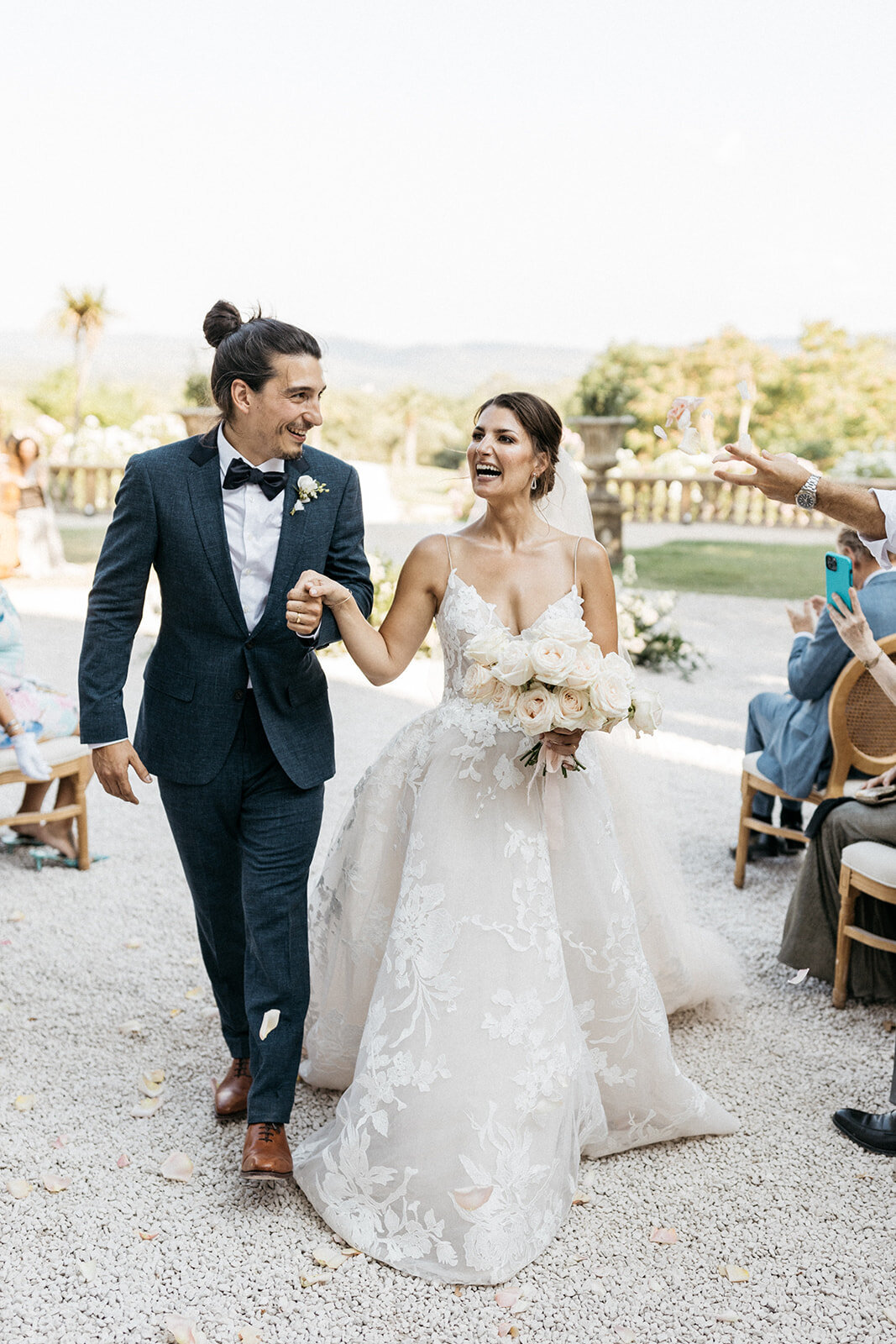 Lily Maxx wedding at chateau Robernier in a Monique Lhuillier gown - Veronique Lorre florist12