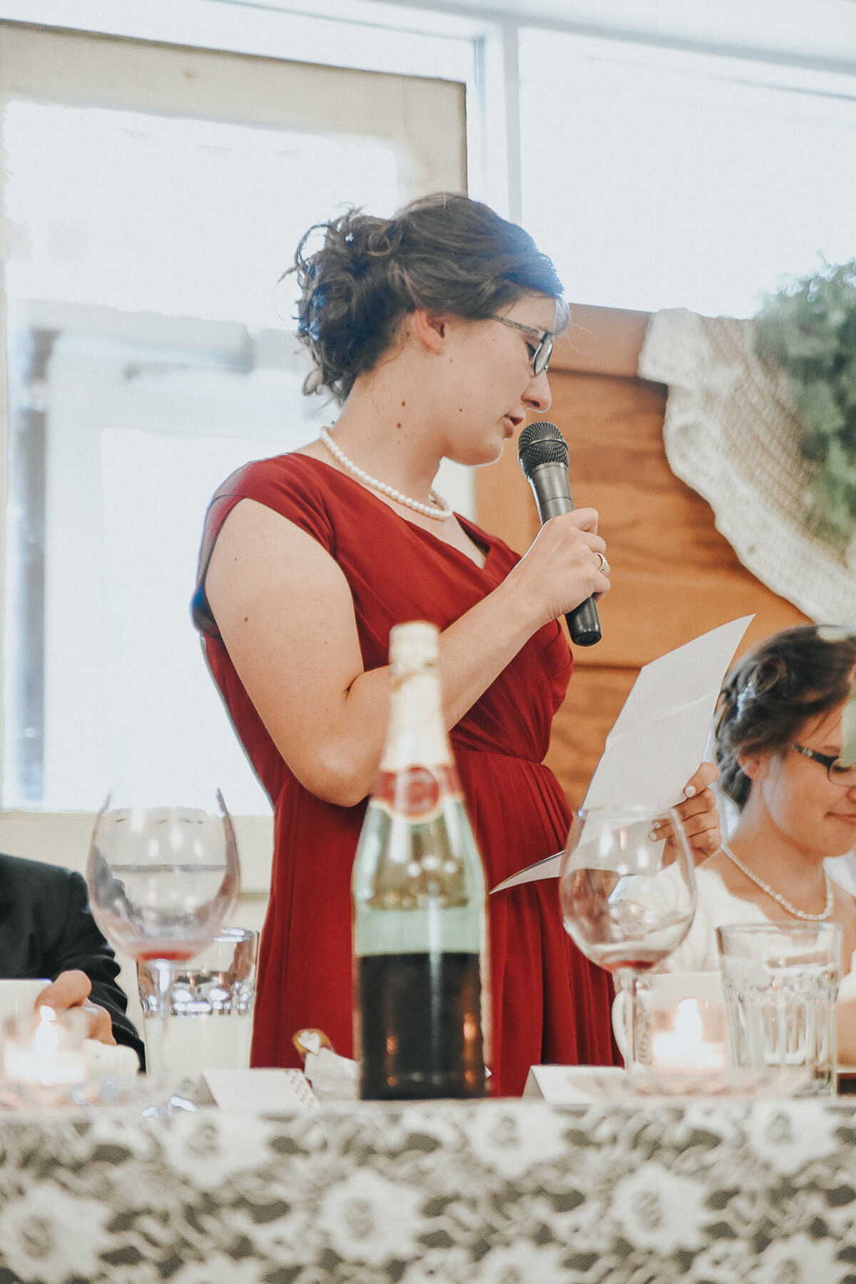 wedding speeches and cake | Iowa wedding photographer | Iowa Photographer | Playlife | Cedar Rapids | Iowa City | Kalona | Alaynna Ann Schwartz-53