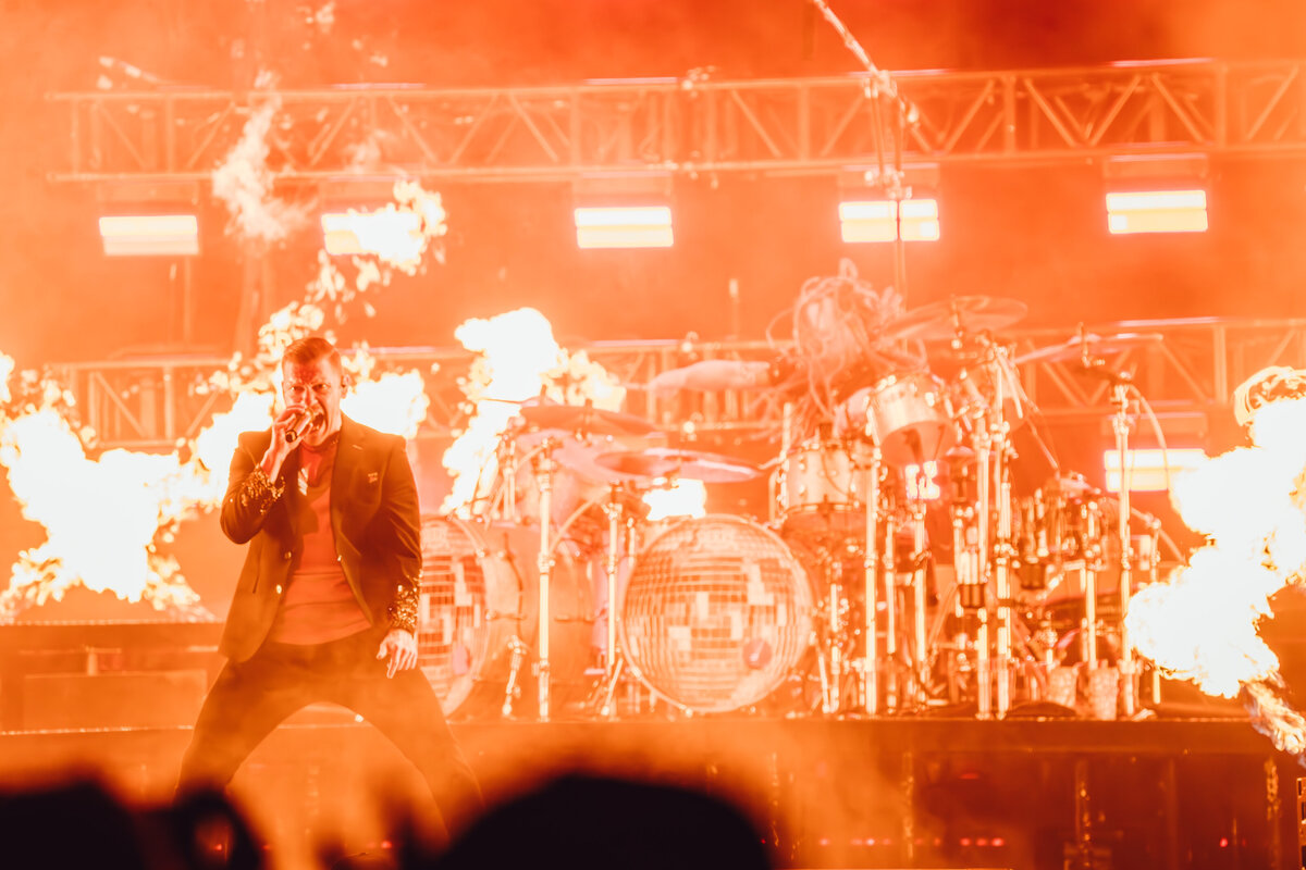 BridgestoneArena_Shinedown_LindsiRianCreative-03