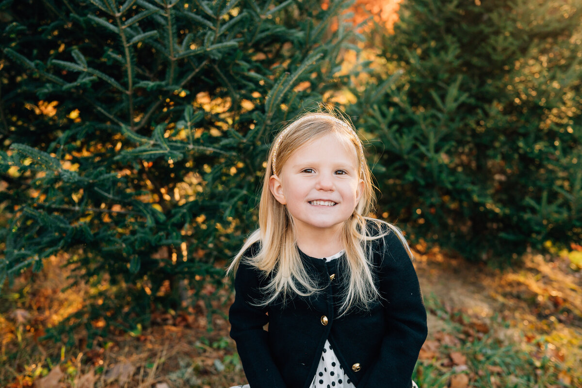Christmas Tree Farm Mini Sessions | Connecticut Family Photographer-18