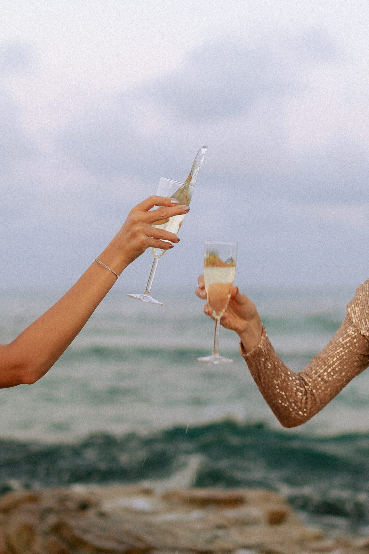 kaboompics_muted-tones-golden-hour-hues-women-celebrating-by-the-sea-with-champagne-38284