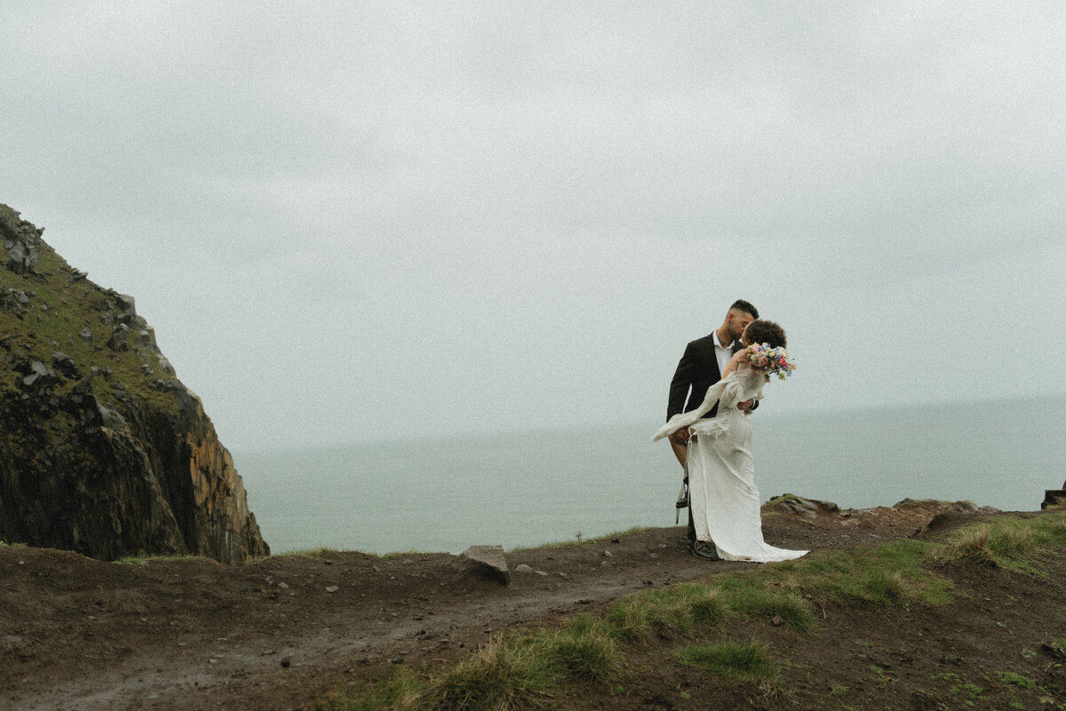 elopement oregon cliff - lizarrietaphotography-66