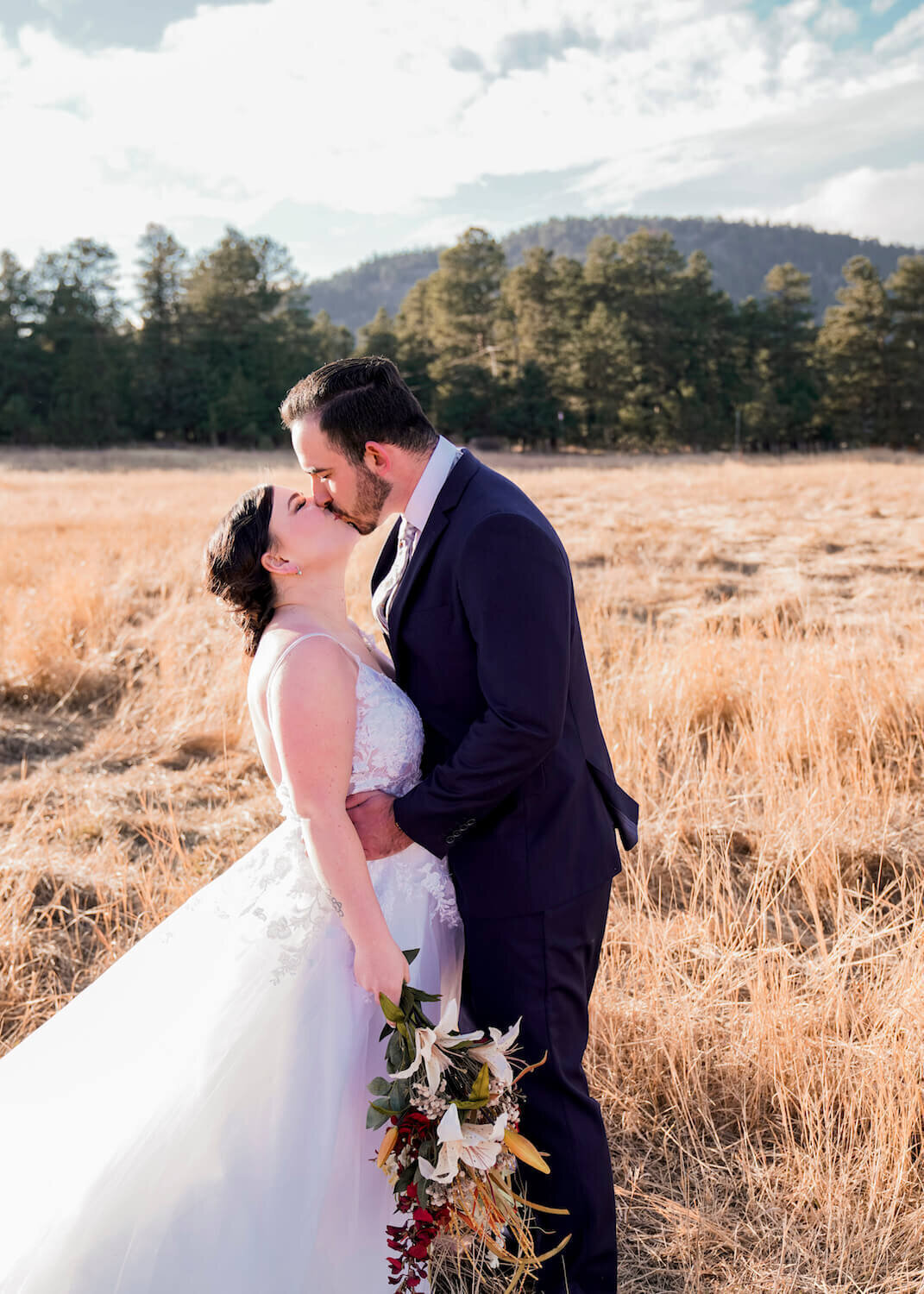 wedding_photography_denver_colorado_-_bride_and_groom_kissing_in_field2
