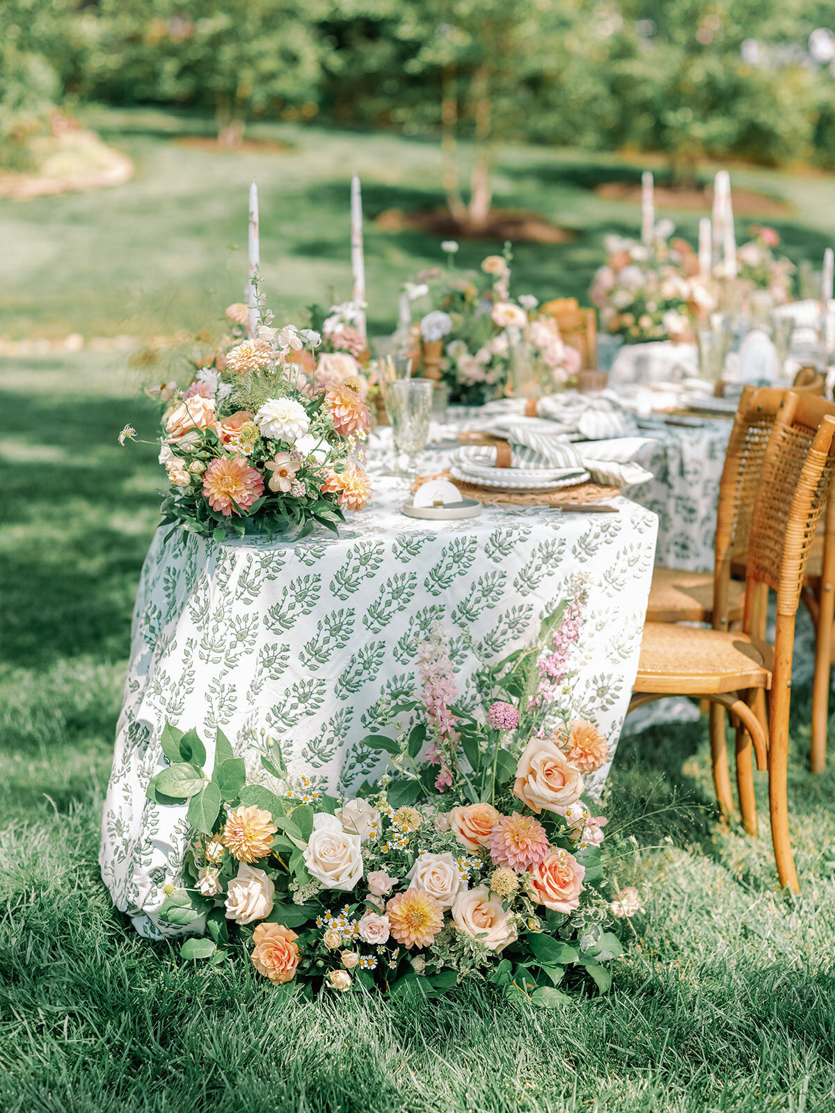 Cottage Core Meets Eastern Shore-Wedding-The Oaks-St Michaels-Serpentine Table-Manda Weaver-Photo-6
