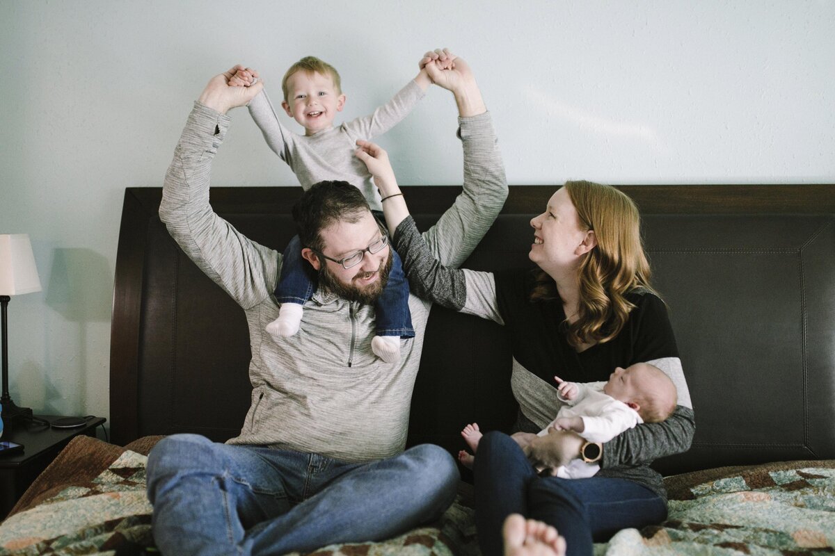 family-iowa-outdoor-infant-lifestyle-0057