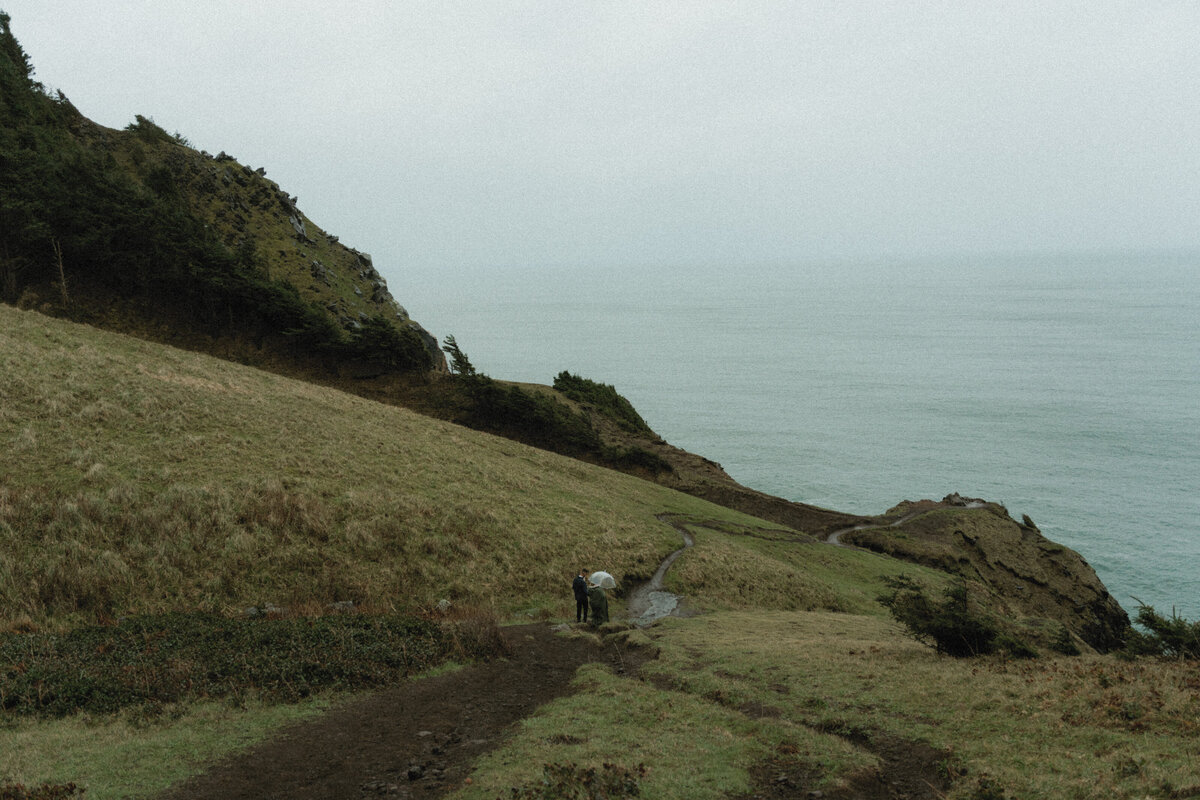 elopement oregon cliff - lizarrietaphotography-103