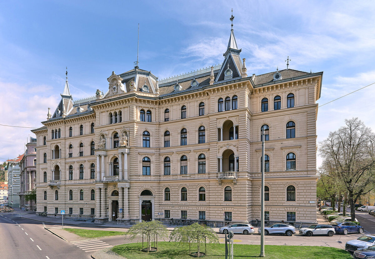 Architekturfotografie eines historischen Verwaltungsgebäudes in Österreich – präzise Fassadenaufnahme für Denkmalschutz, Städtebau und öffentliche Institutionen
