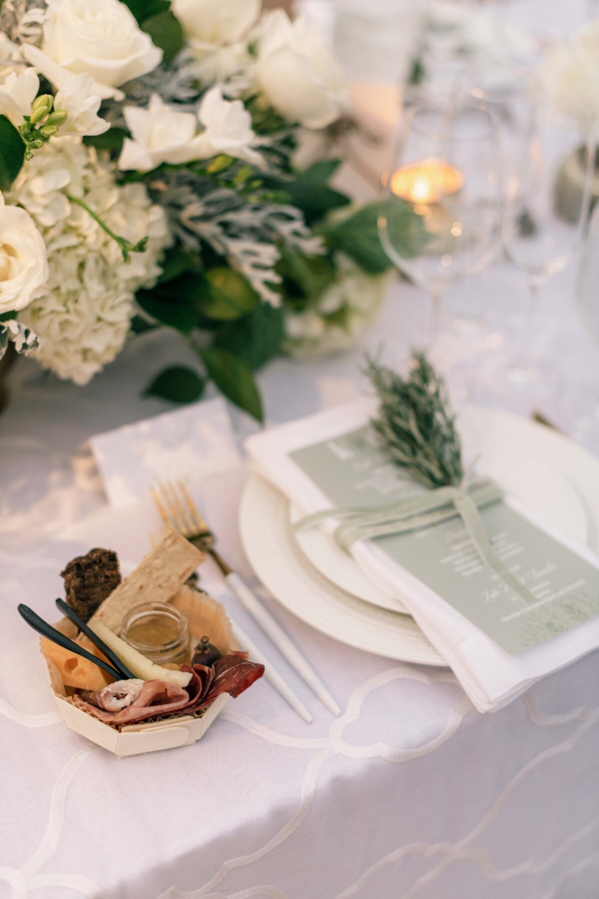 foxfire-wedding-monkton-wedding-photographer-clear-tent-wedding-reception-rainy-day-wedding-elzabeth-bailey-weddings-photographer-karenadixon-2022-180