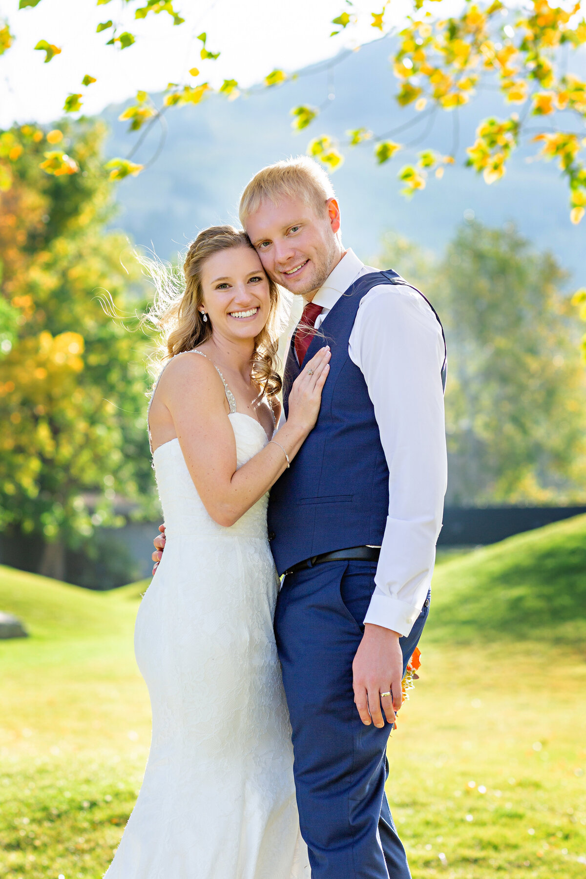 colorful-bright-wedding-portrait-of-bride-and-groom-eagle-vail-pavilion-colorado