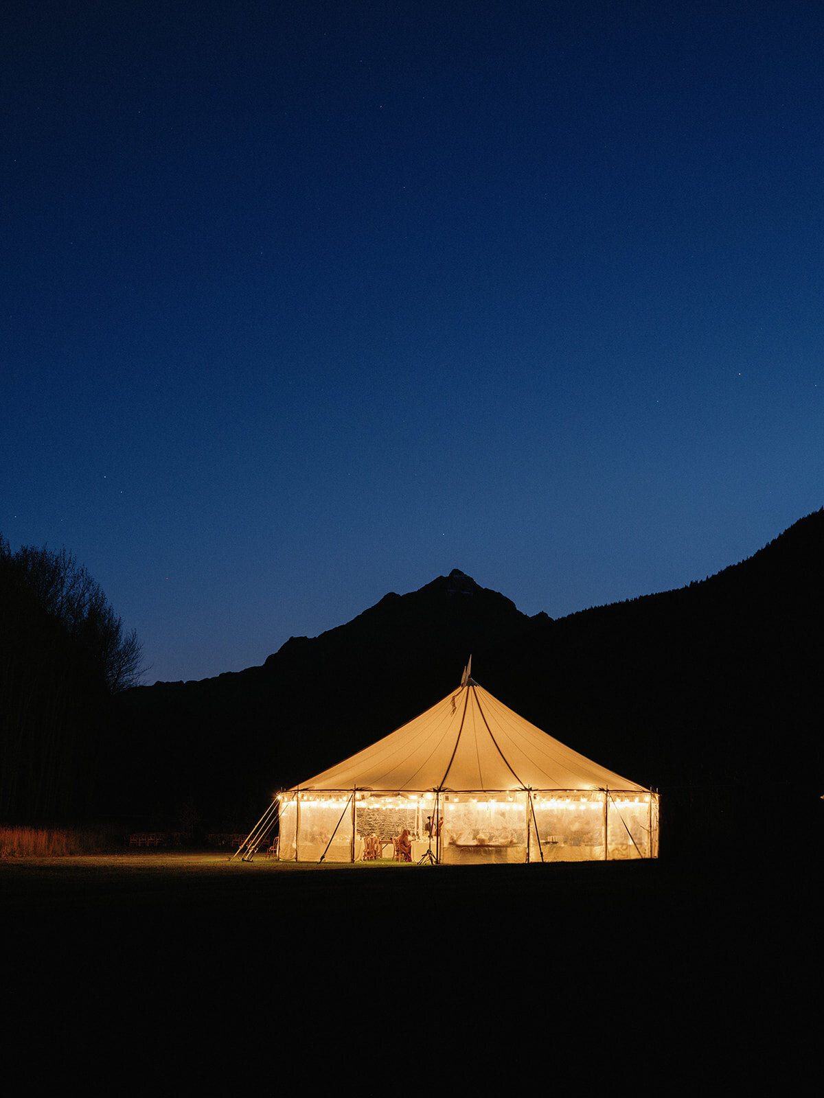 Aspen fall tented wedding at t lazy 7 ranch_RxL-121