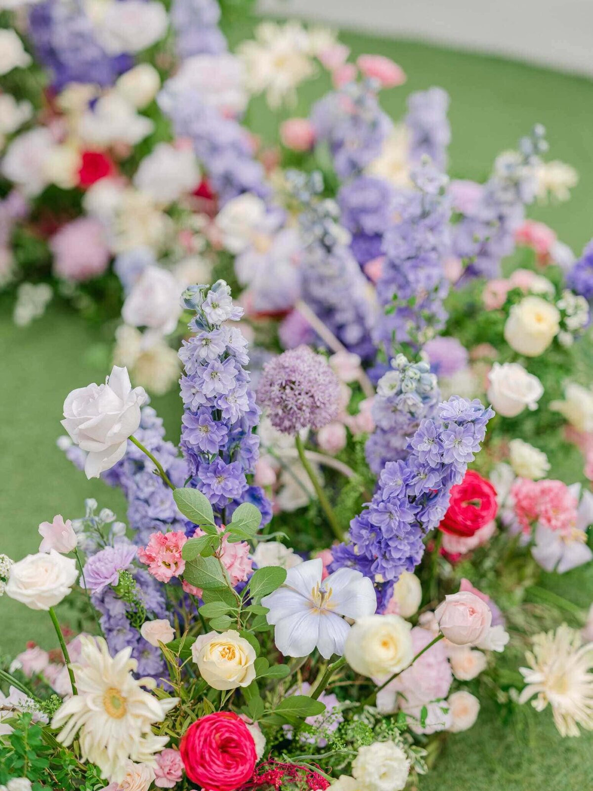 floral-lined-wedding-ceremony