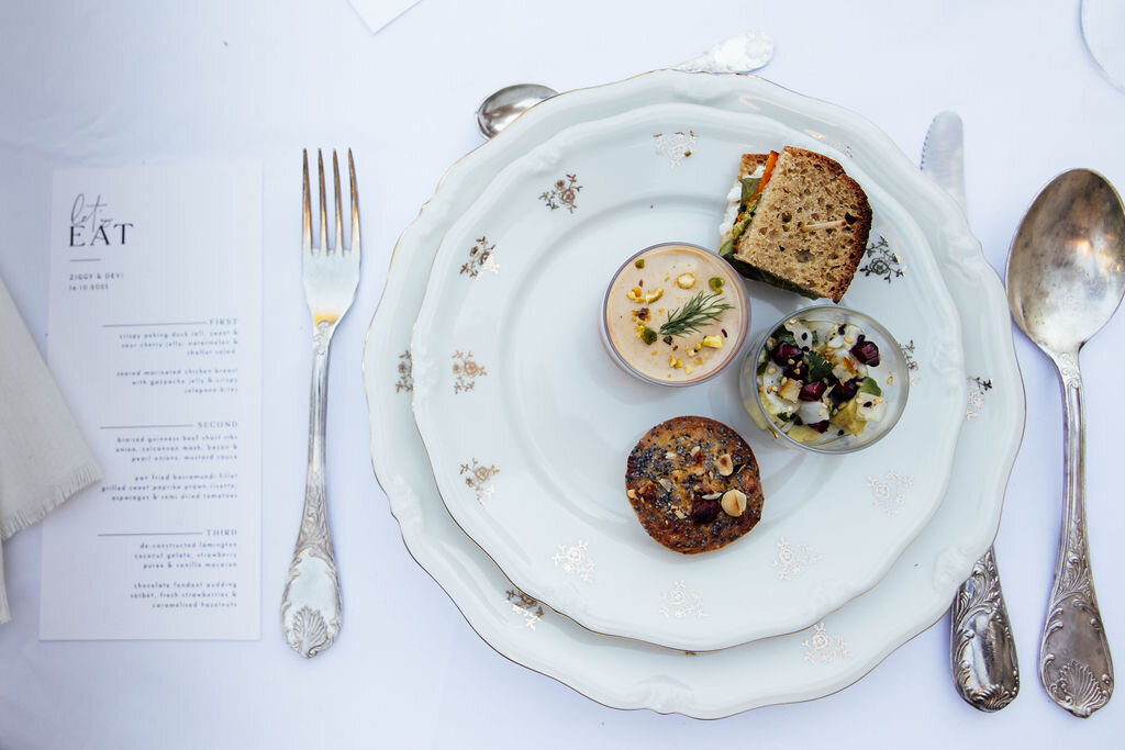 refined-tableware-and-menu-design-wedding-france