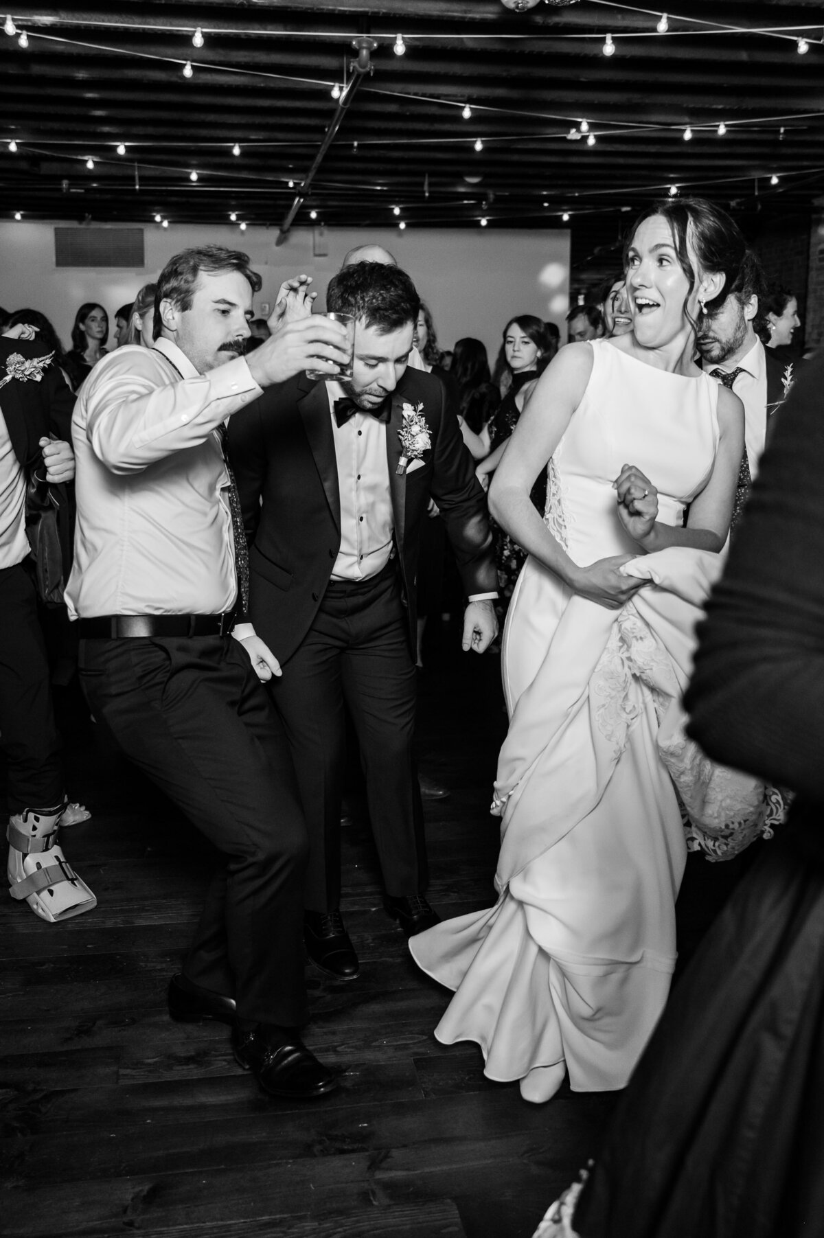 elizabeth-andrew-st-thomas-more-catholic-wedding-photo-46