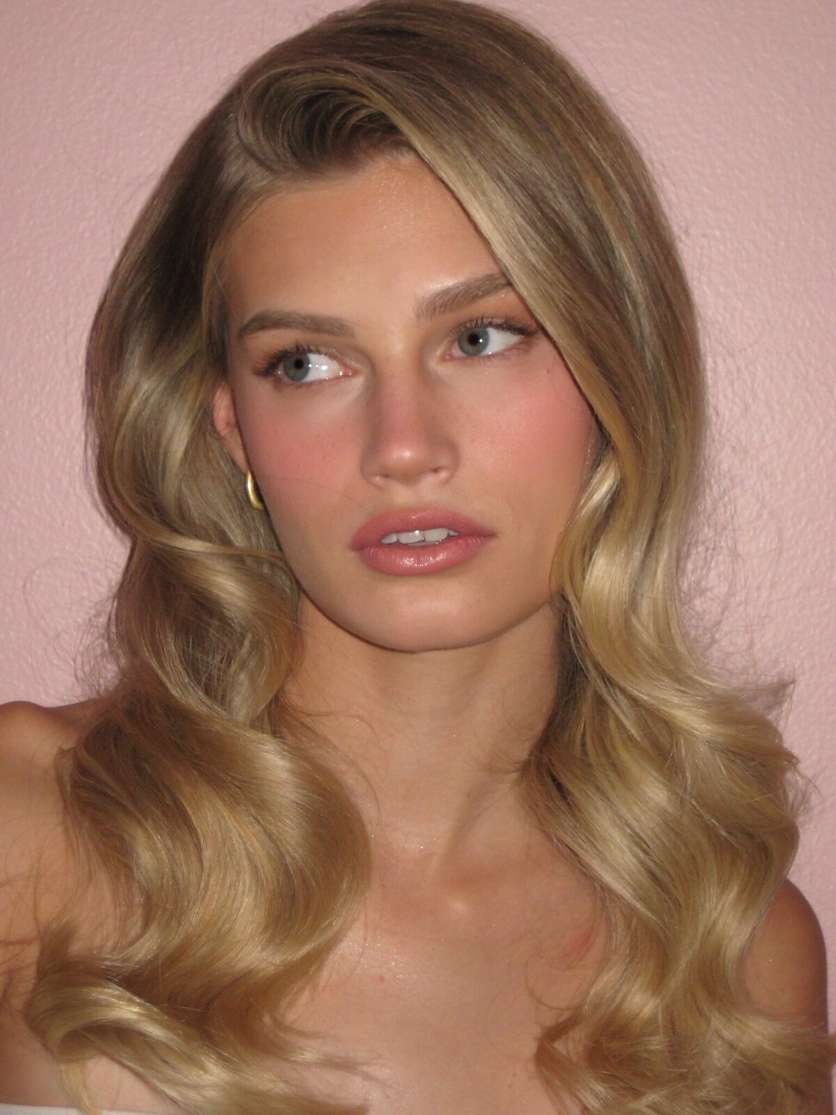 Facetune_11-06-2025-13-09-35