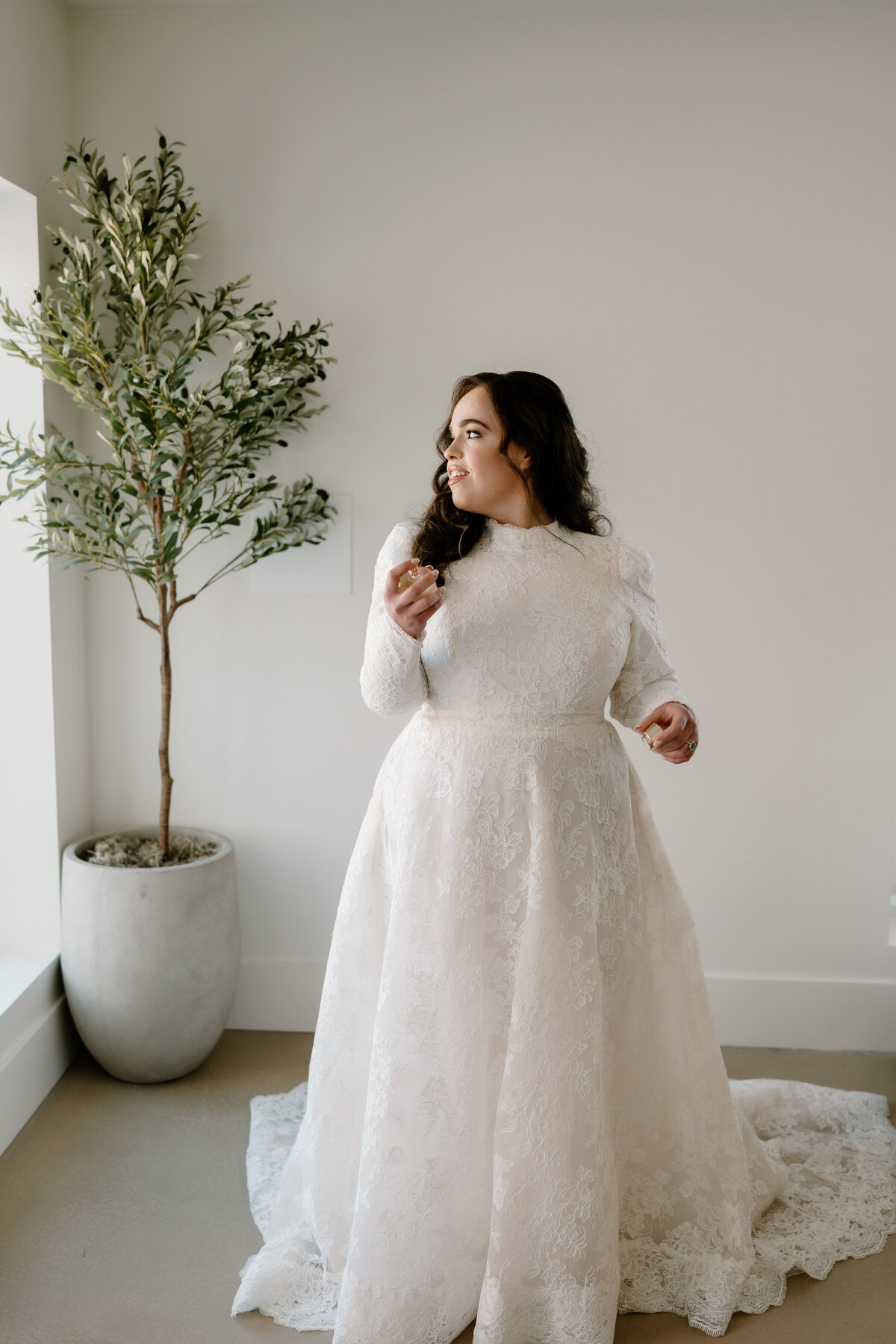 bride putting on perfume