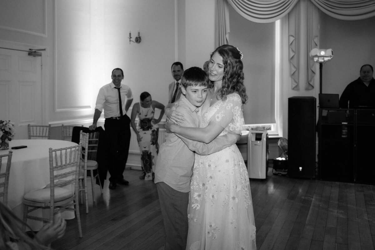 GraceDovePhotography_Michelle&BenWedding_Dancefloor-43