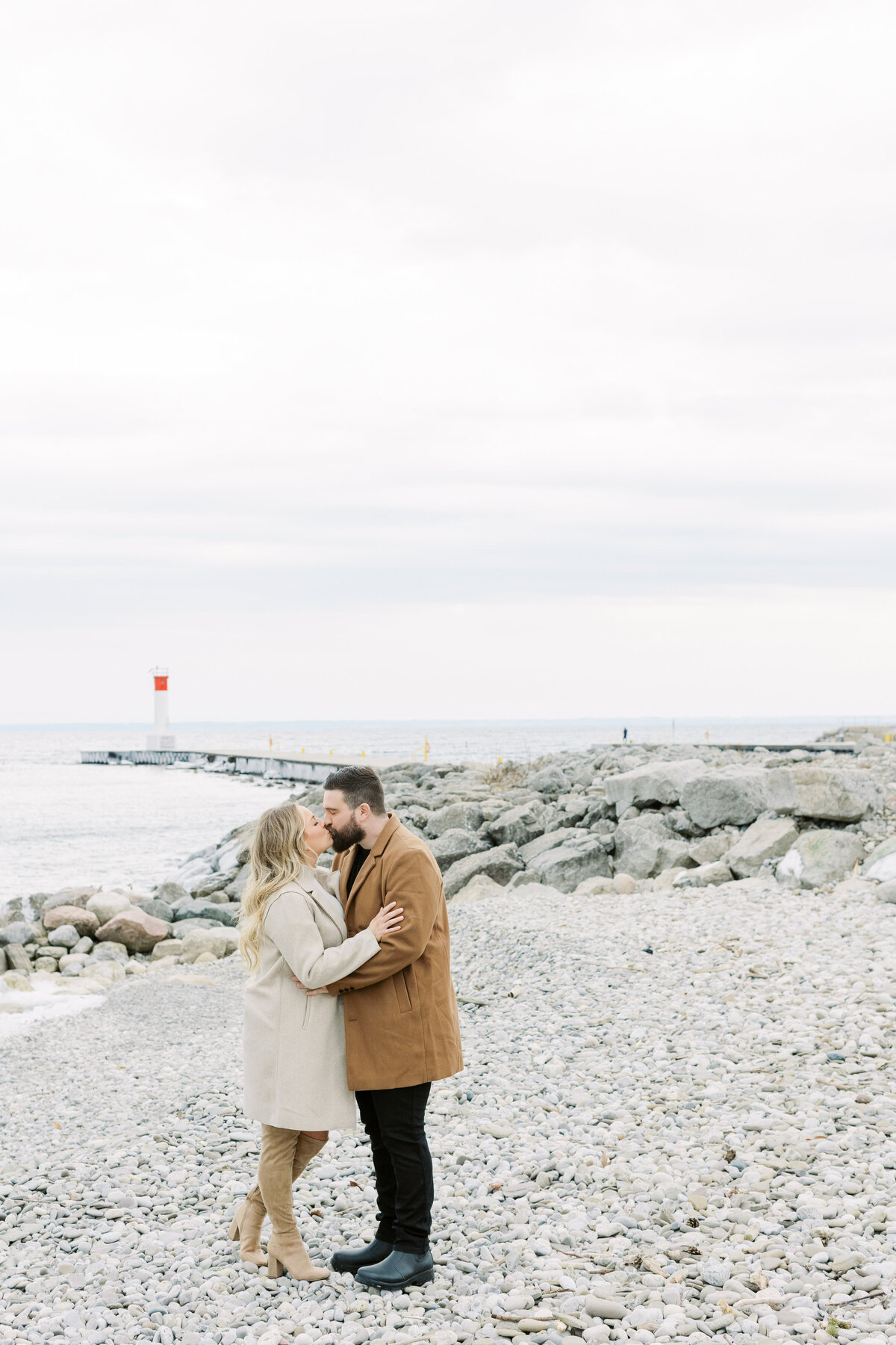 Oakville-Lake-House-Engagement_Toronto-Wedding-Photographer008