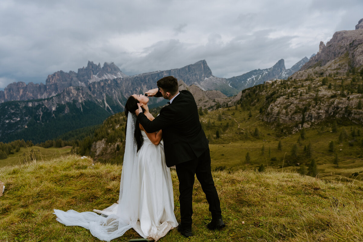 Couple pictorial in Dolomites.