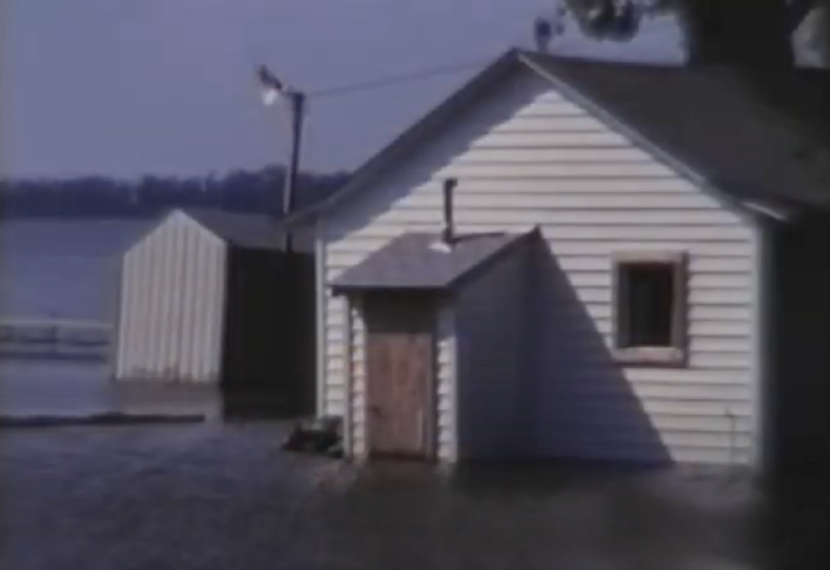 TITLE_The Flood of '93_2.22.44 PM