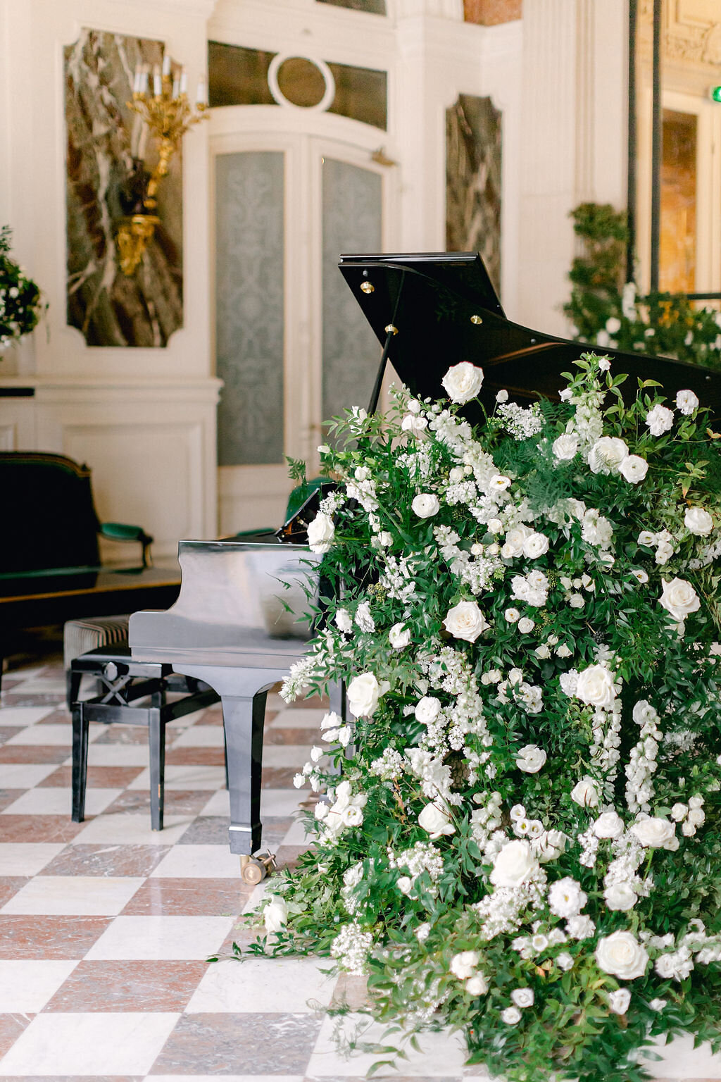 luxurious-wedding-floral-decoration-castle-style10