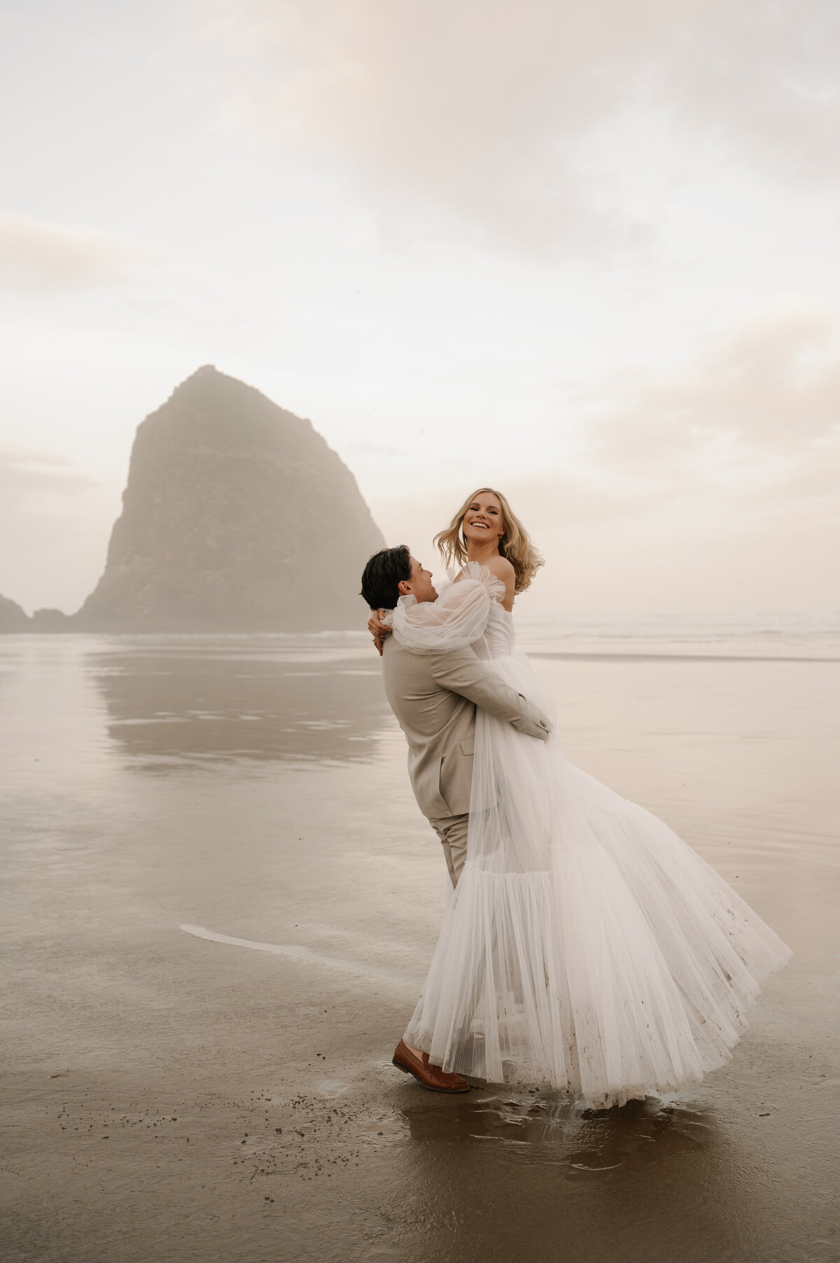 elopement-canon-beach-oregon-16