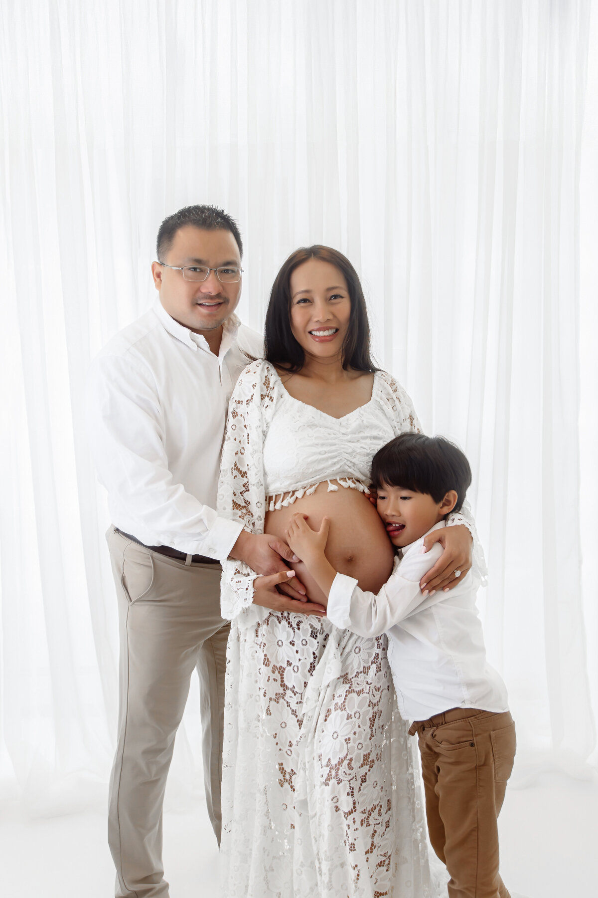 cheeky_boy_family_maternity.jpg