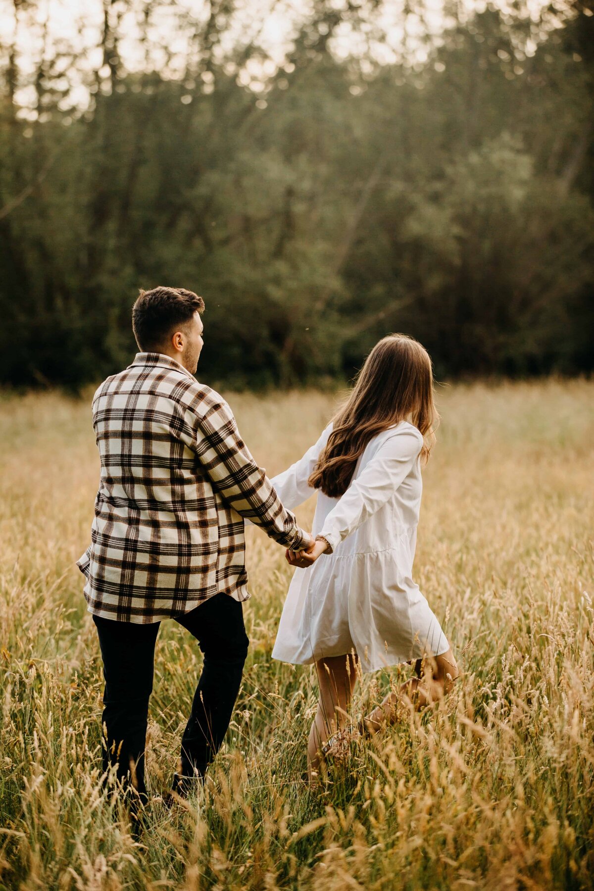 couple-in-forest