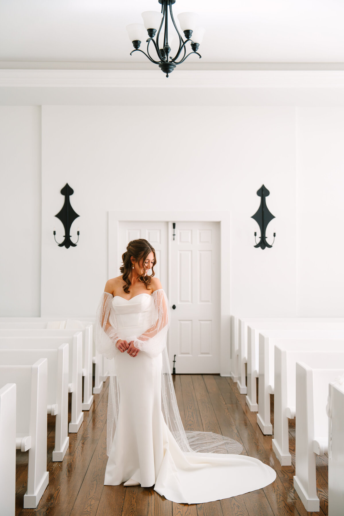 brittney moseby photography evansville wedding photographer and videographer luxury weddings and events husband and wife photo video team editorial posing top photographer in indiana-2