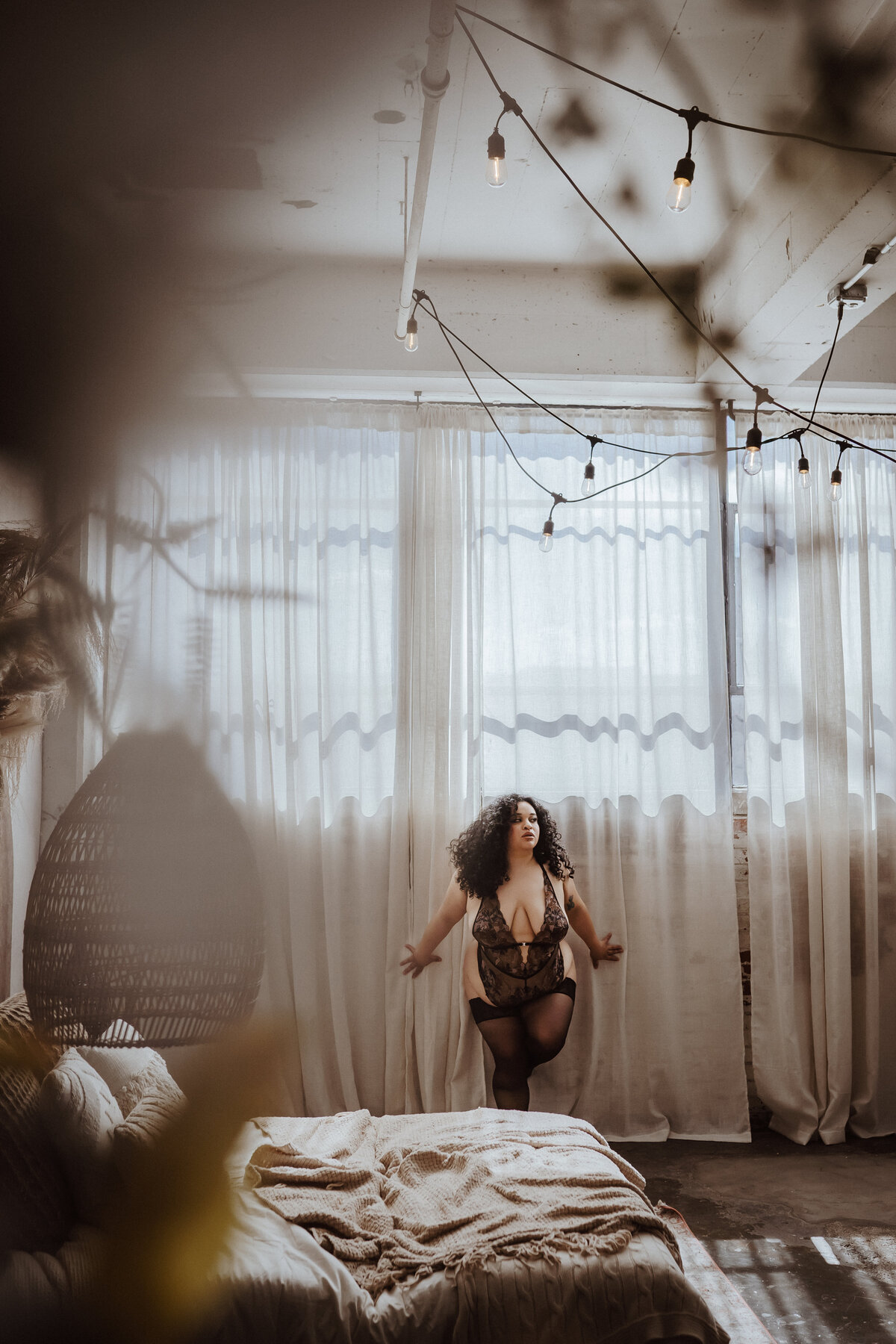 dramatic-window-light-boudoir-the-storyteller-studio-des-moines-storyteller-collective-photo-co