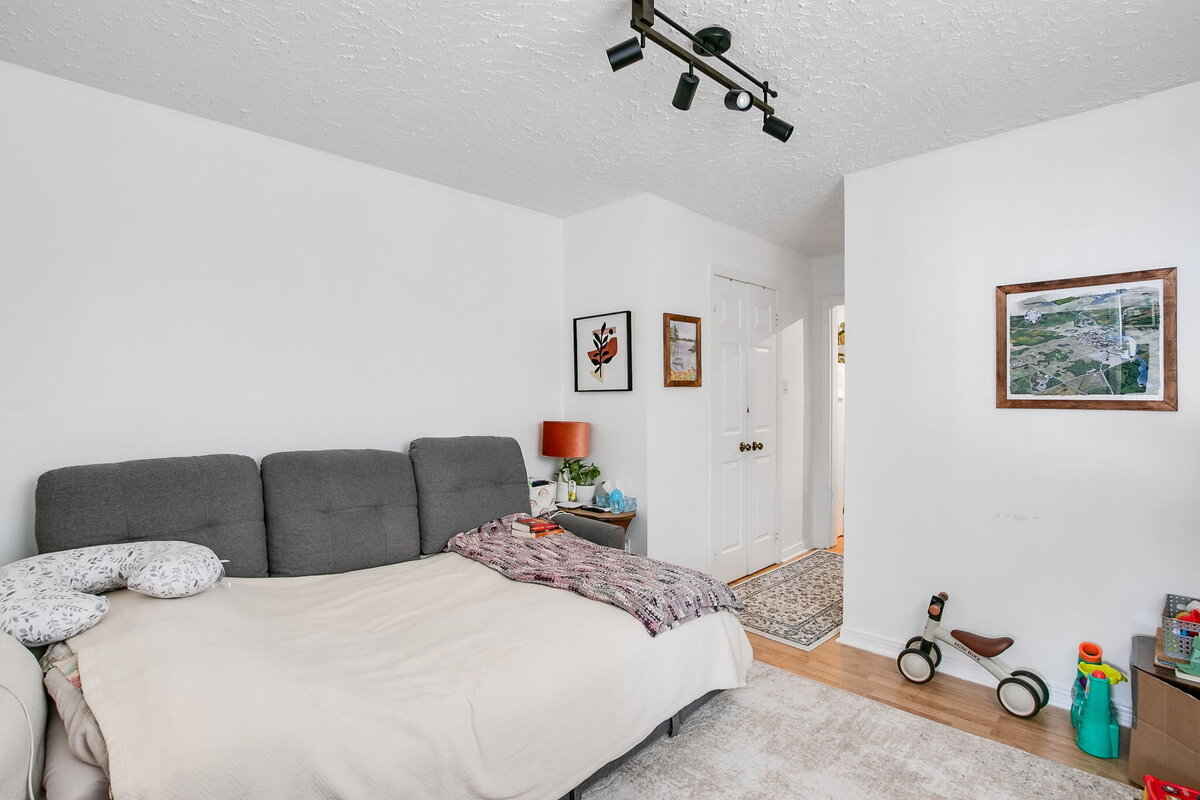 12-web-or-mls-49_006_First Unit