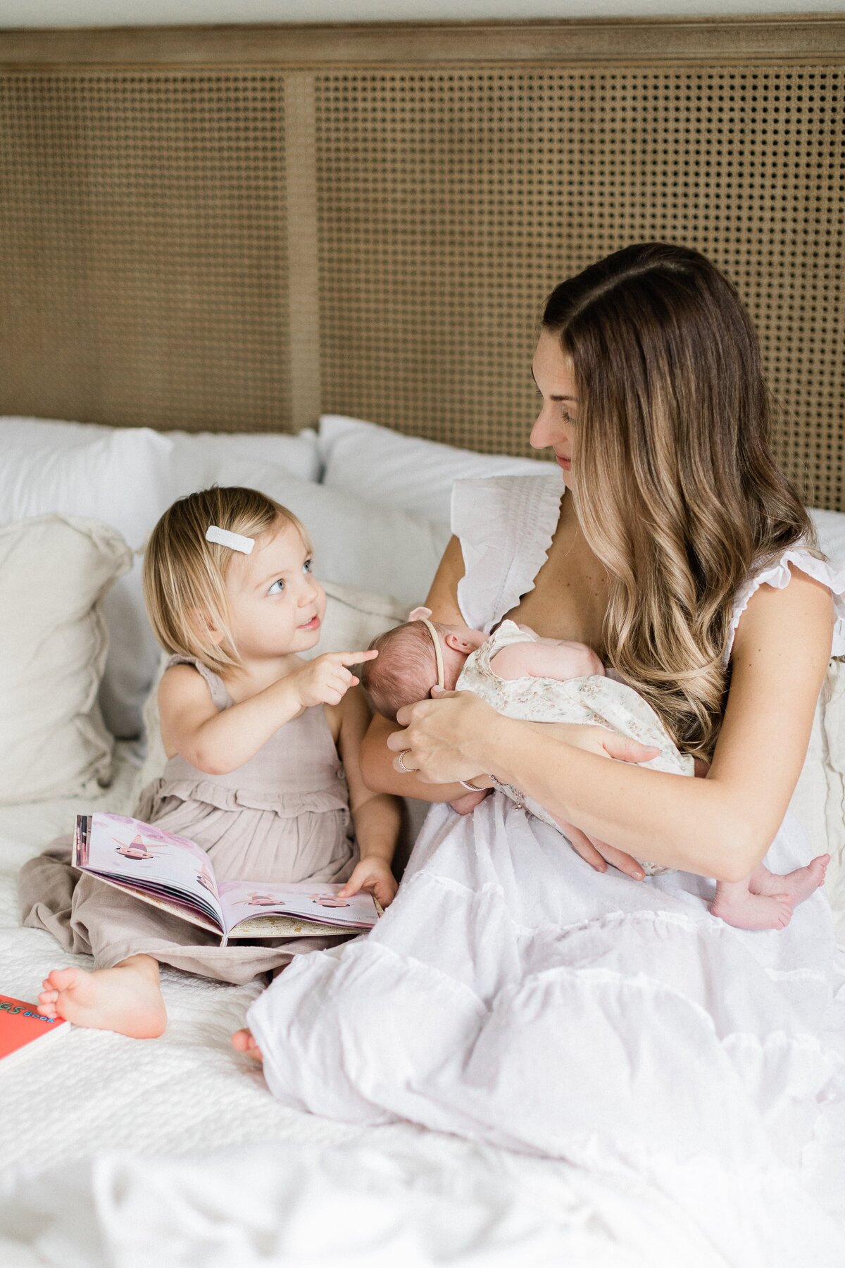 mother and babies at home by Orlando family photographer