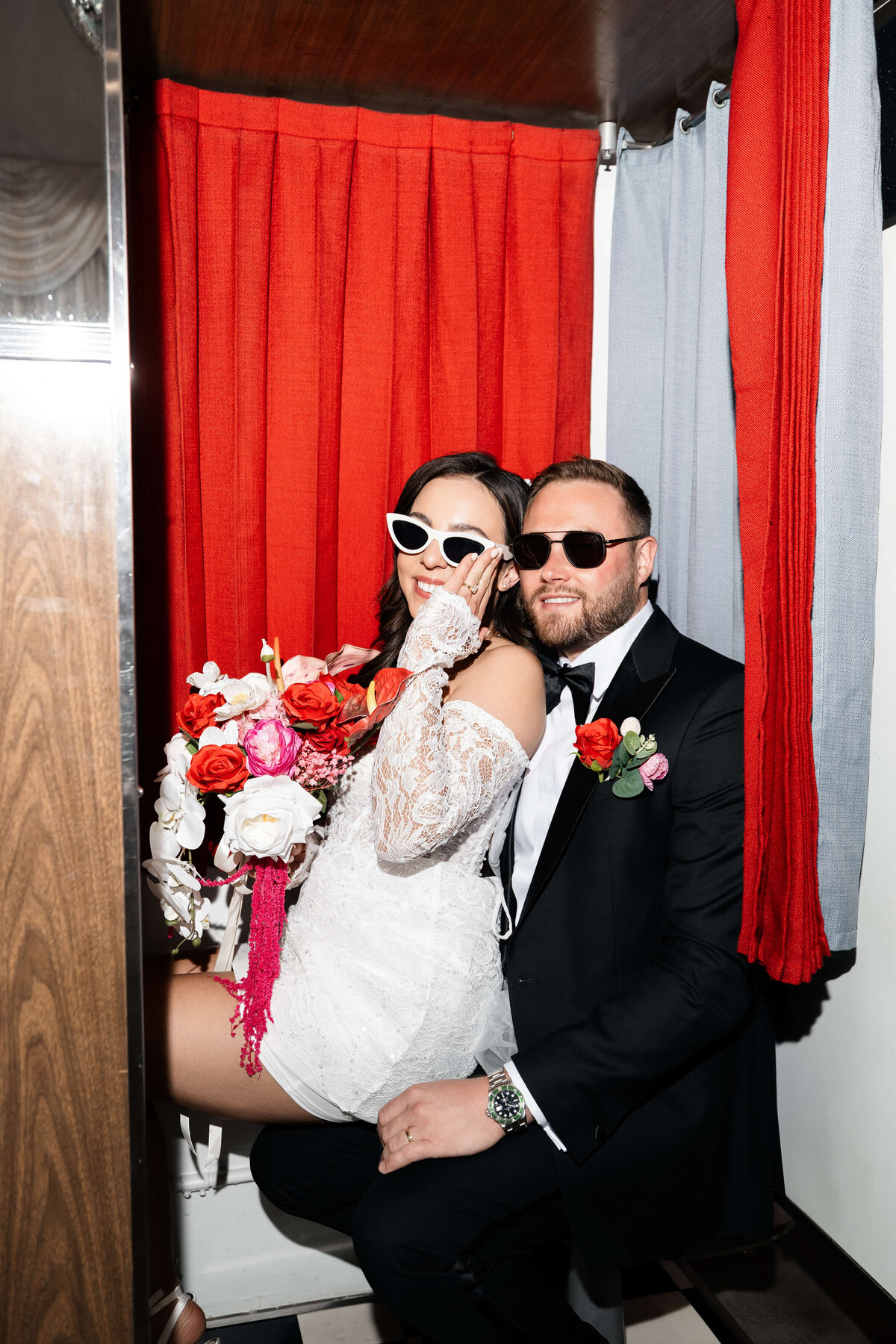 57riskyexposure_hannah-rory_las-vegas-elopement-photography