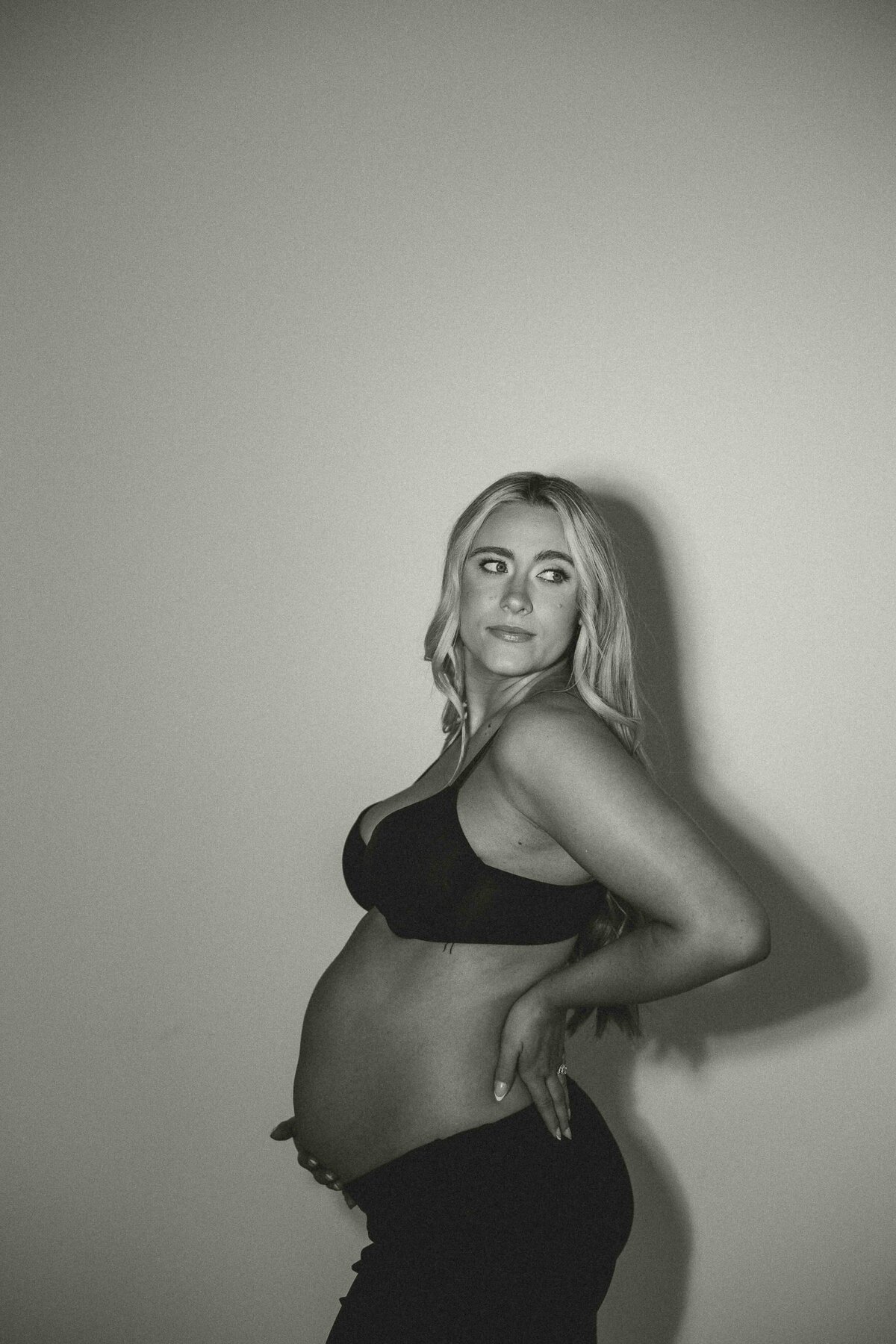 MaddeeMaternityBW-37