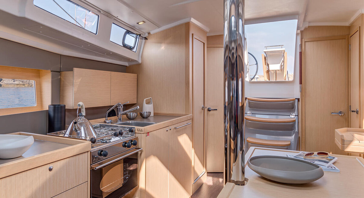 beneteau-oceanis-38.1-interior-2