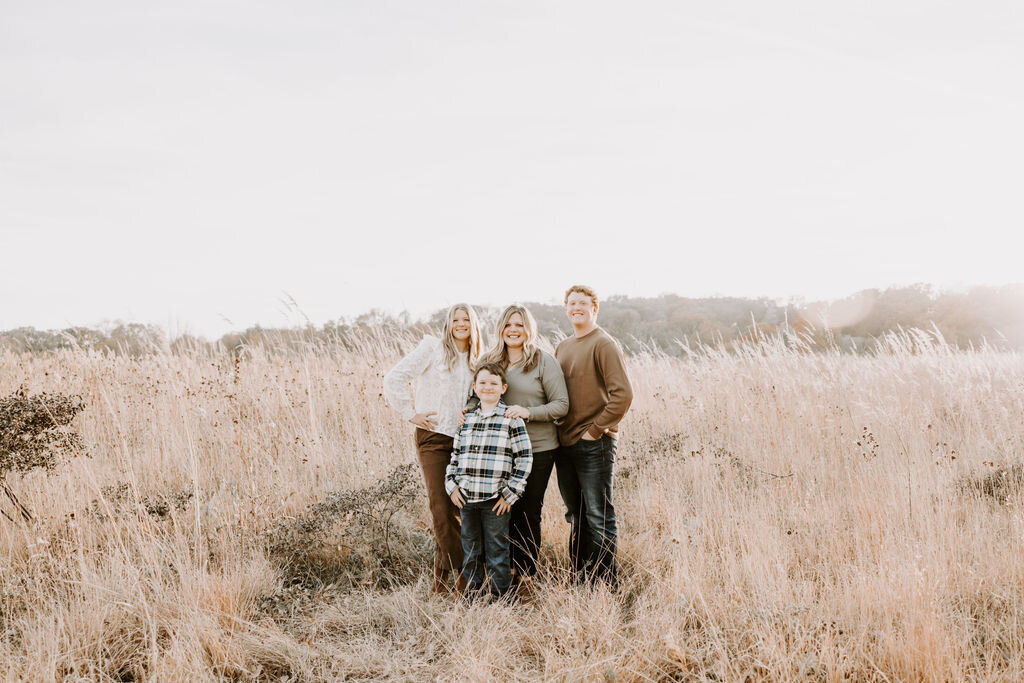 christina_ney_photography_wedding_engagement_lifestyle_photographer_dubuque_iowa_wedding_planning_assistance_adventurous_bold_laidback Family Photography19