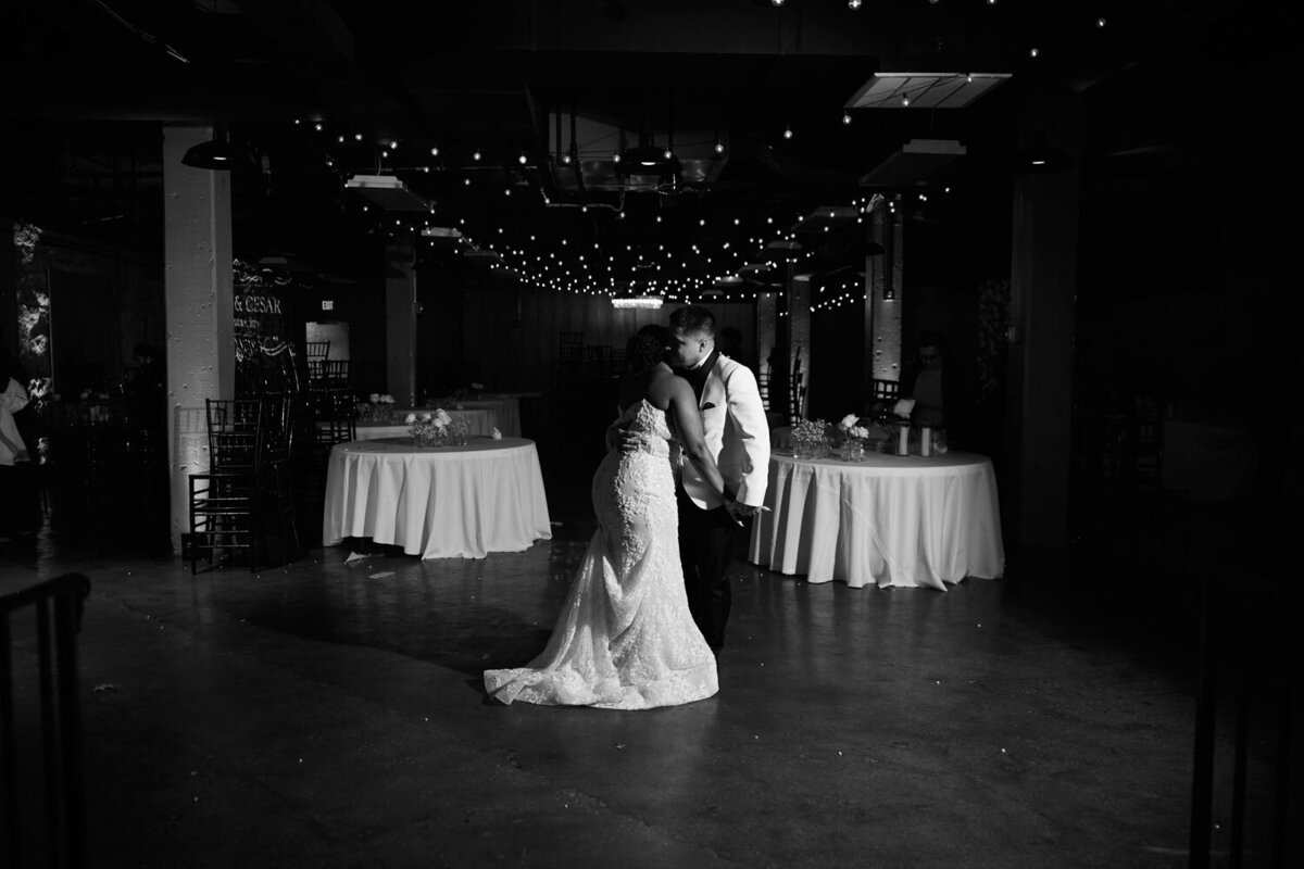 Bride and groom sweet dance