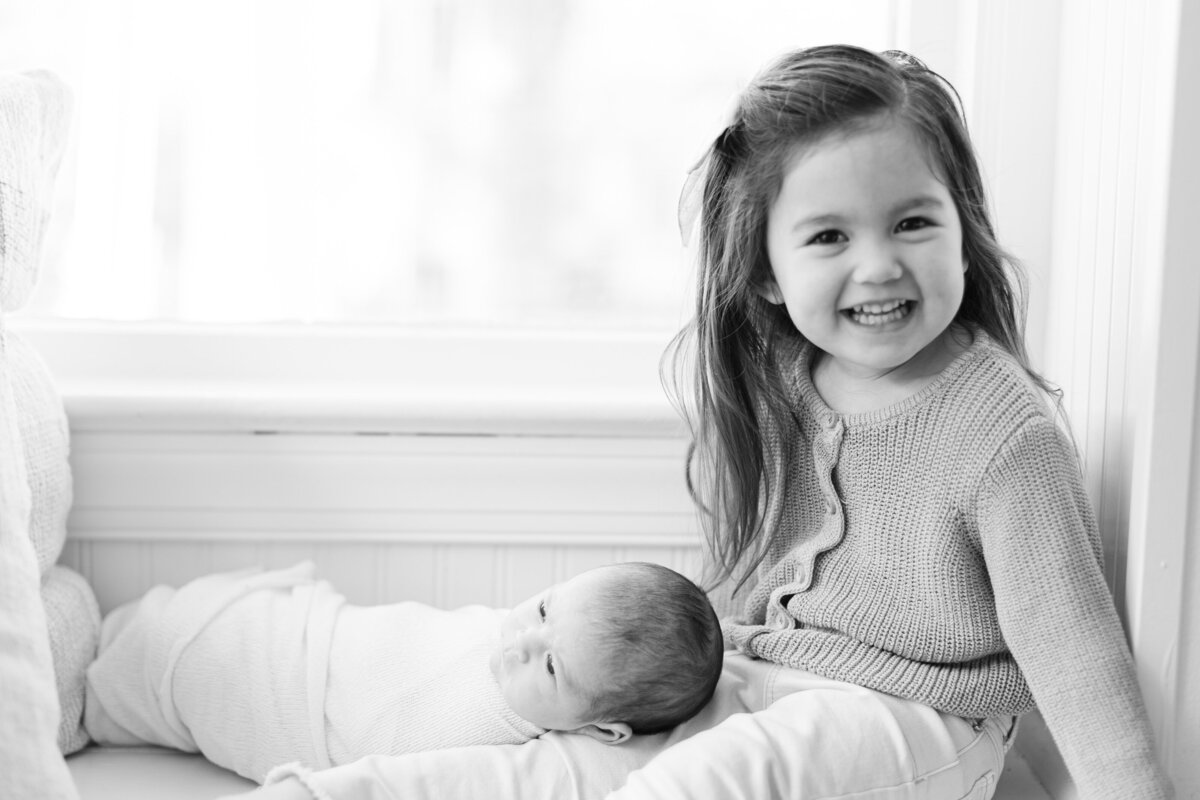 In-home newborn portrait session with siblings in Philadelphia - 4