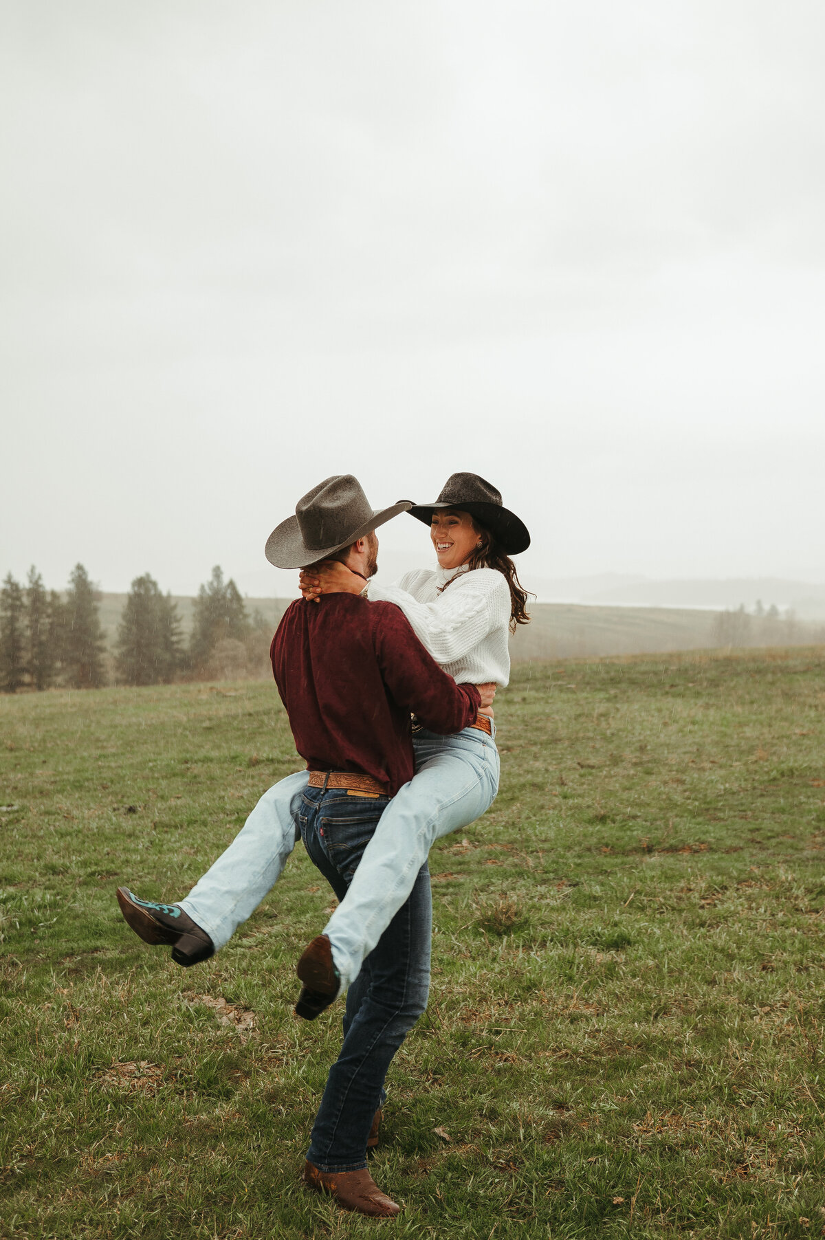 presley-gray-photo-montana-western-style-engagement-3540