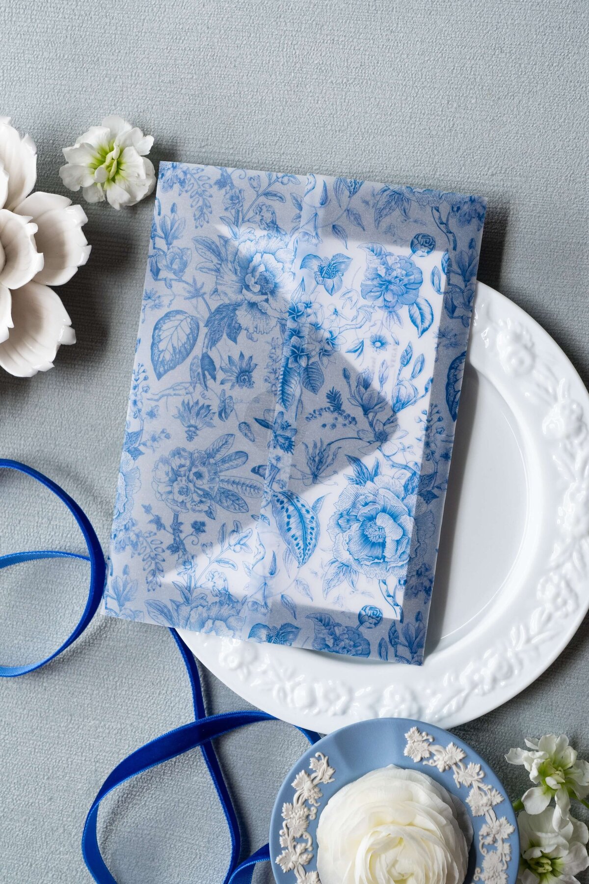 toile-chinoiserie-custom-wedding-invitation-white-navy-blue-vellum-jacket2