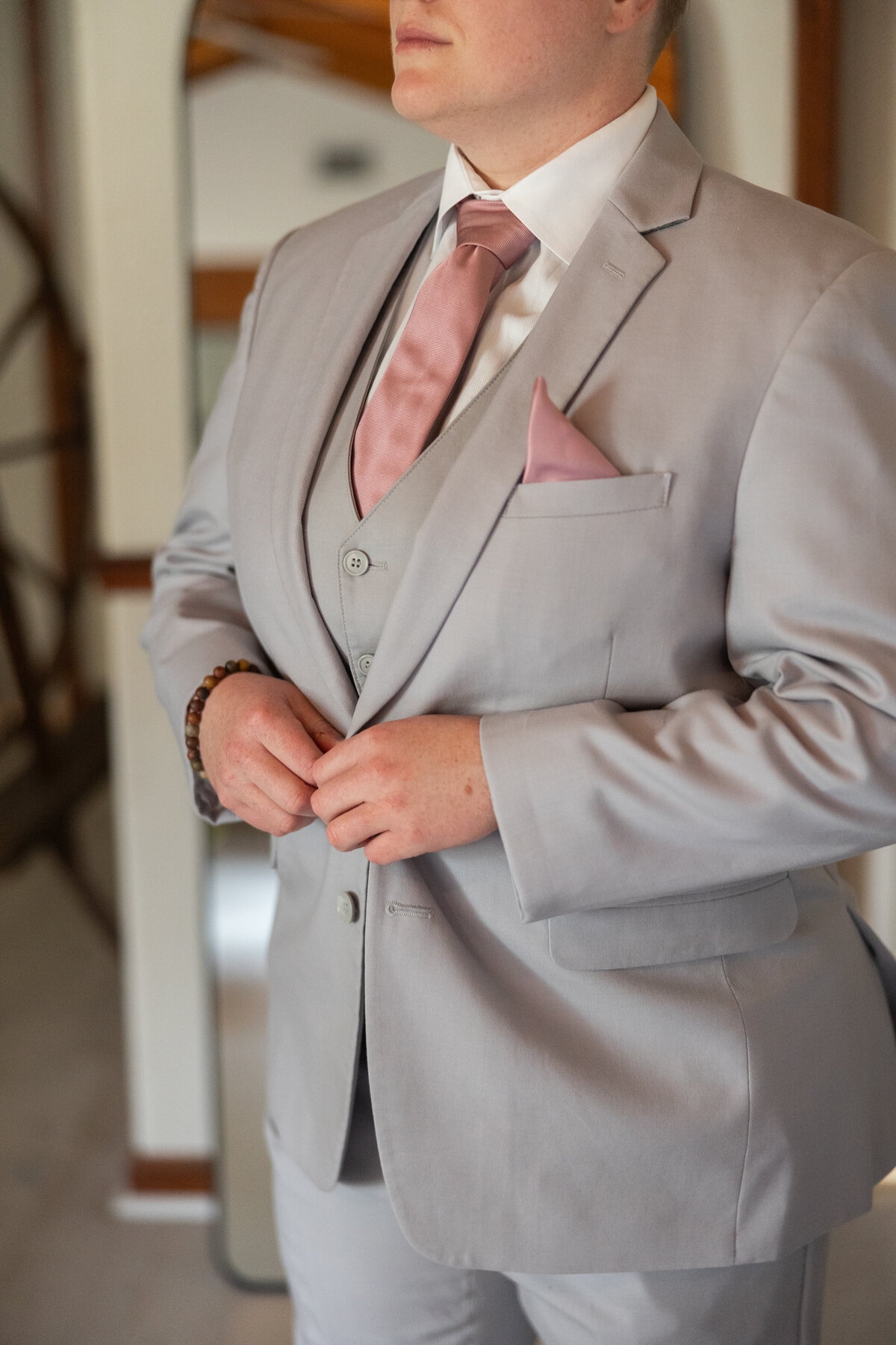 bride-getting-ready-at-cypress-creek-farmhouse-astatula-florida