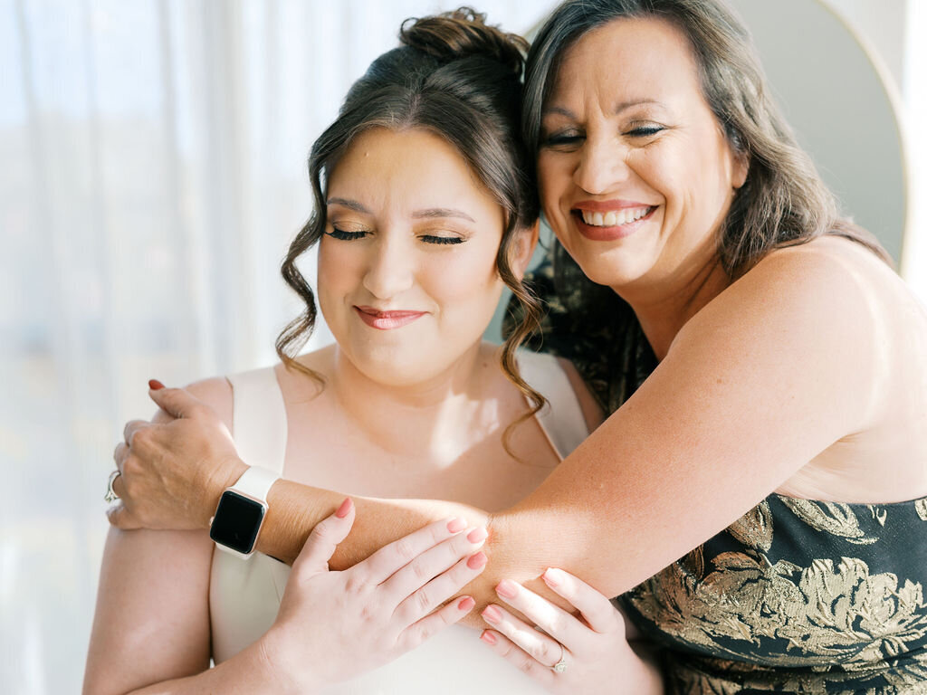 2.GettingReady-Chelsea&Aaron-AlisonBrookePhotography-30