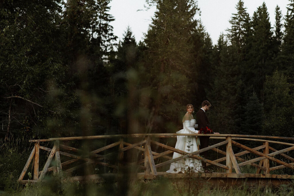 Gorgeous and elegant wedding at The Valley Weddings, a rustic and majestic wedding venue in Westerose, Alberta, featured on the Brontë Bride Vendor Guide.