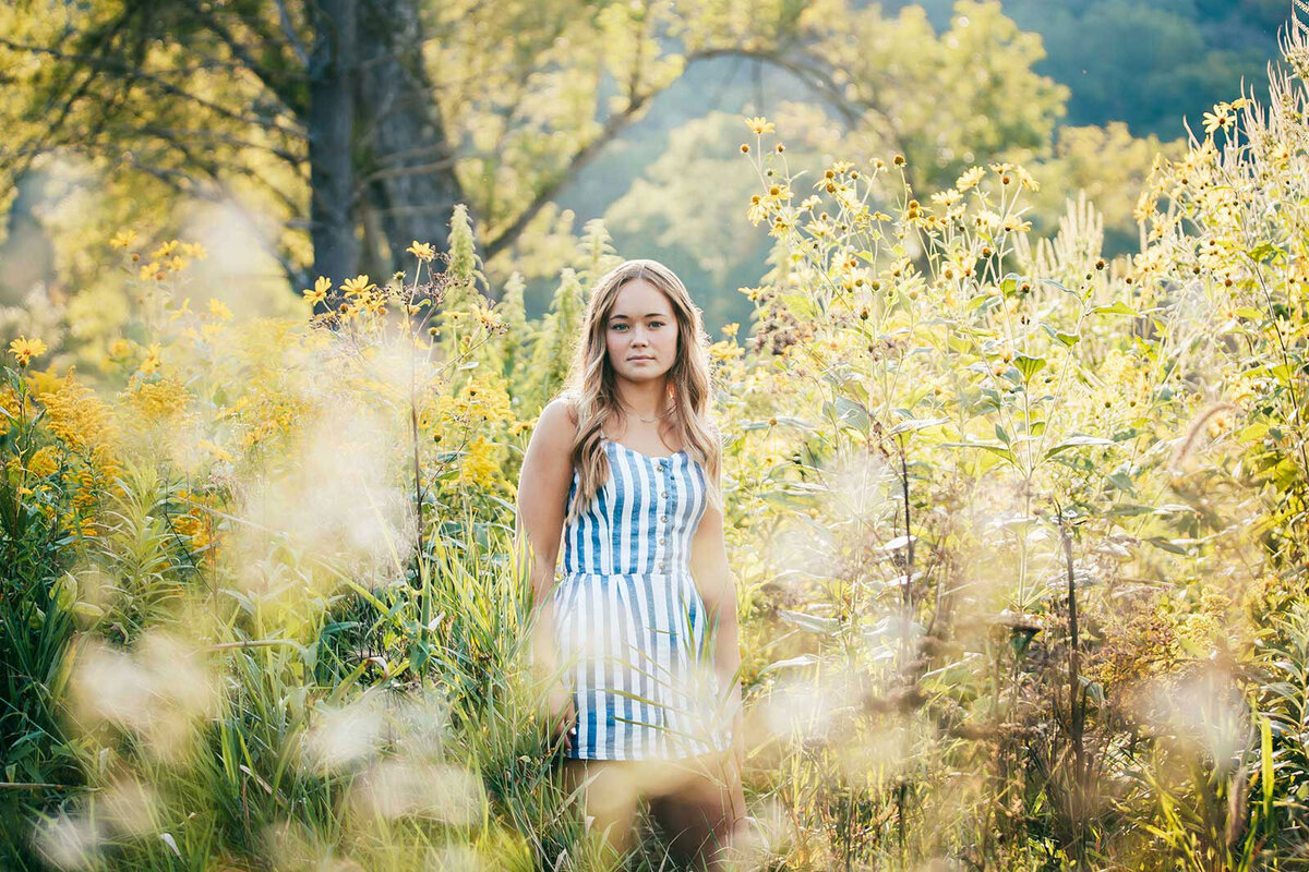 senior-photography-session-wild-flowers-12