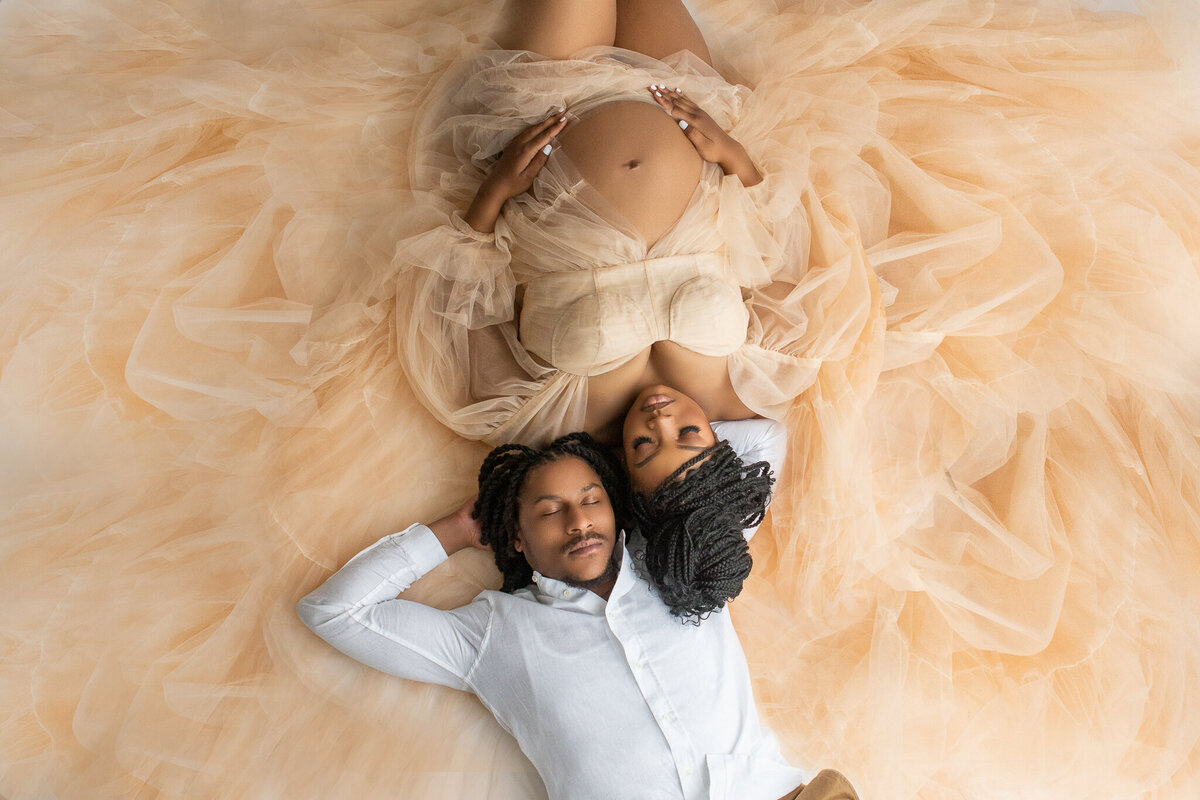 Maternity Photoshoot Outfit Inspiration in Lilburn, GA Description