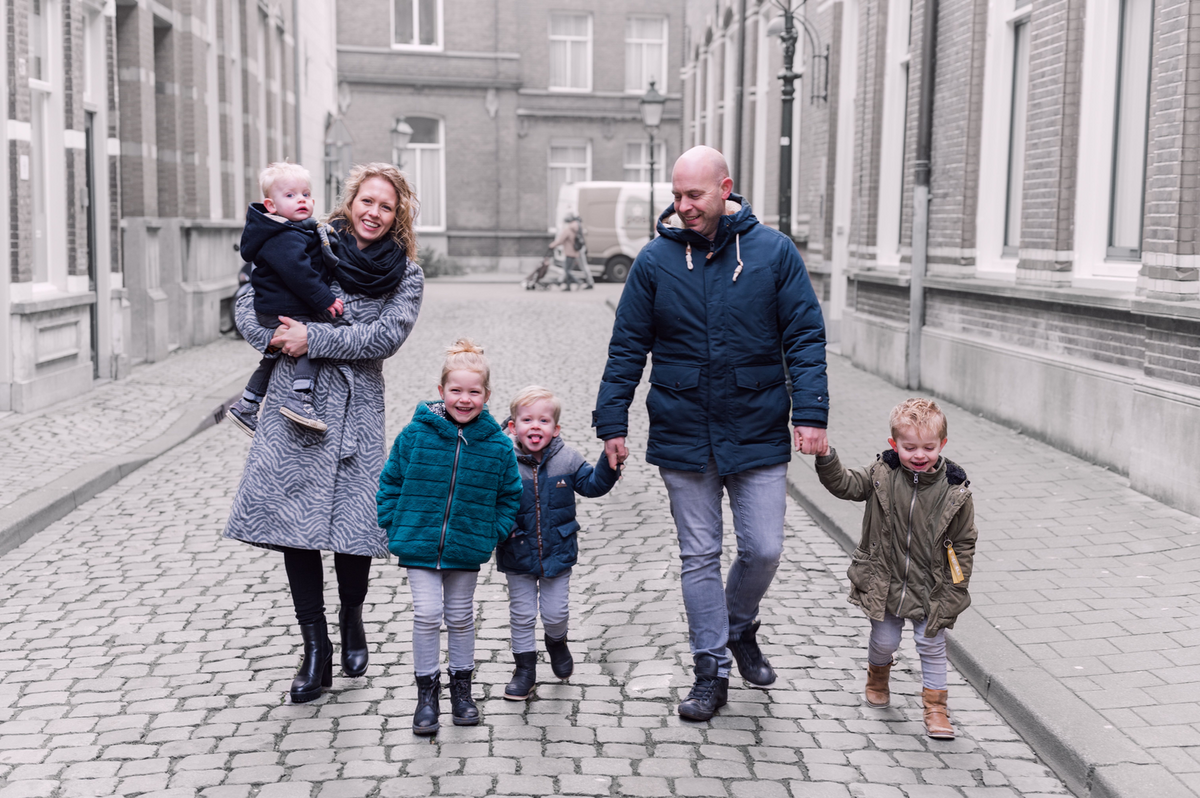 Gezin familie Smulders Stadsshoot Den Bosch door PhotographyLikeC2023 (1)