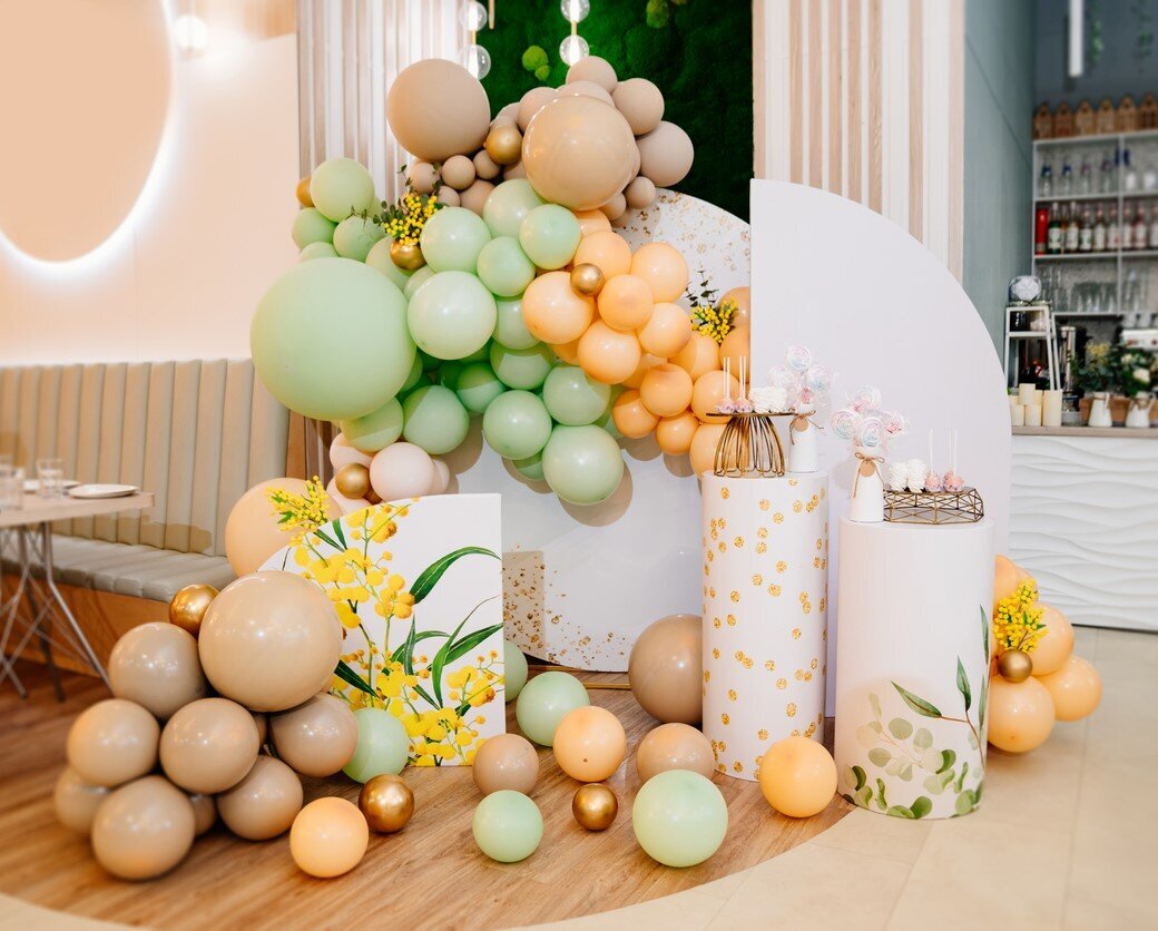 boho-balloon-arch-installation